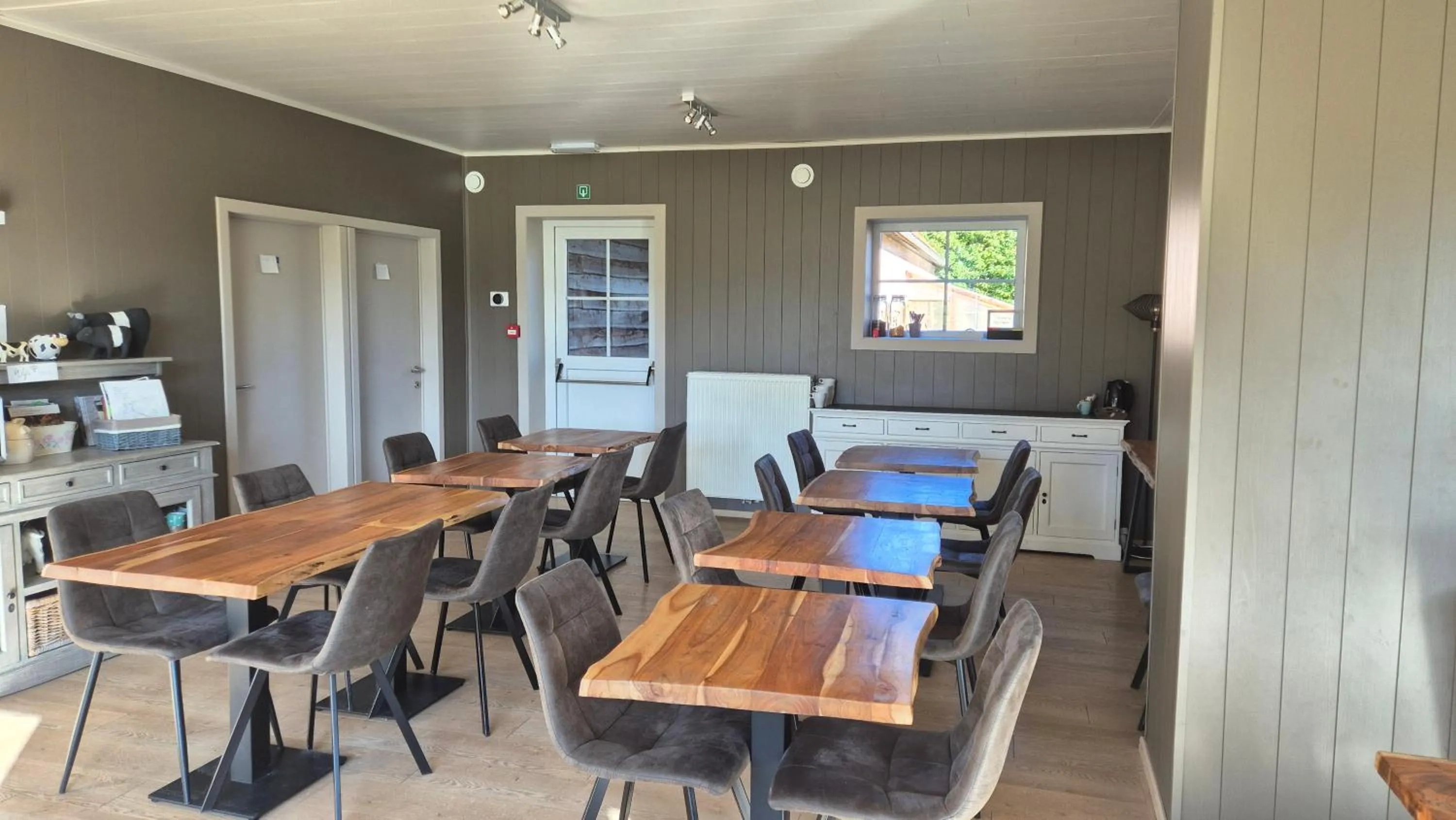 Dining area in B&B De Dulle Koe