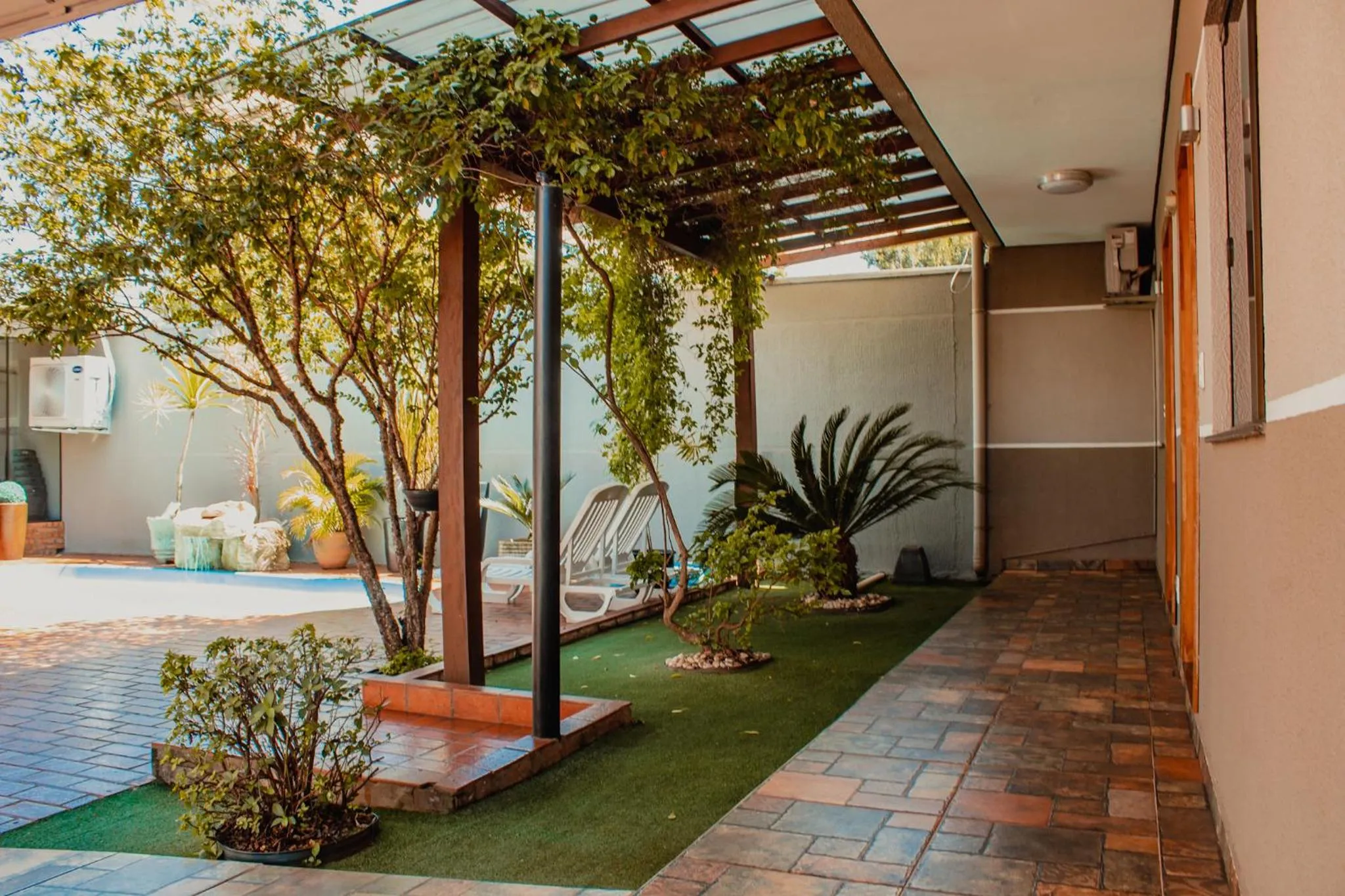 Swimming pool in Pousada Nanai