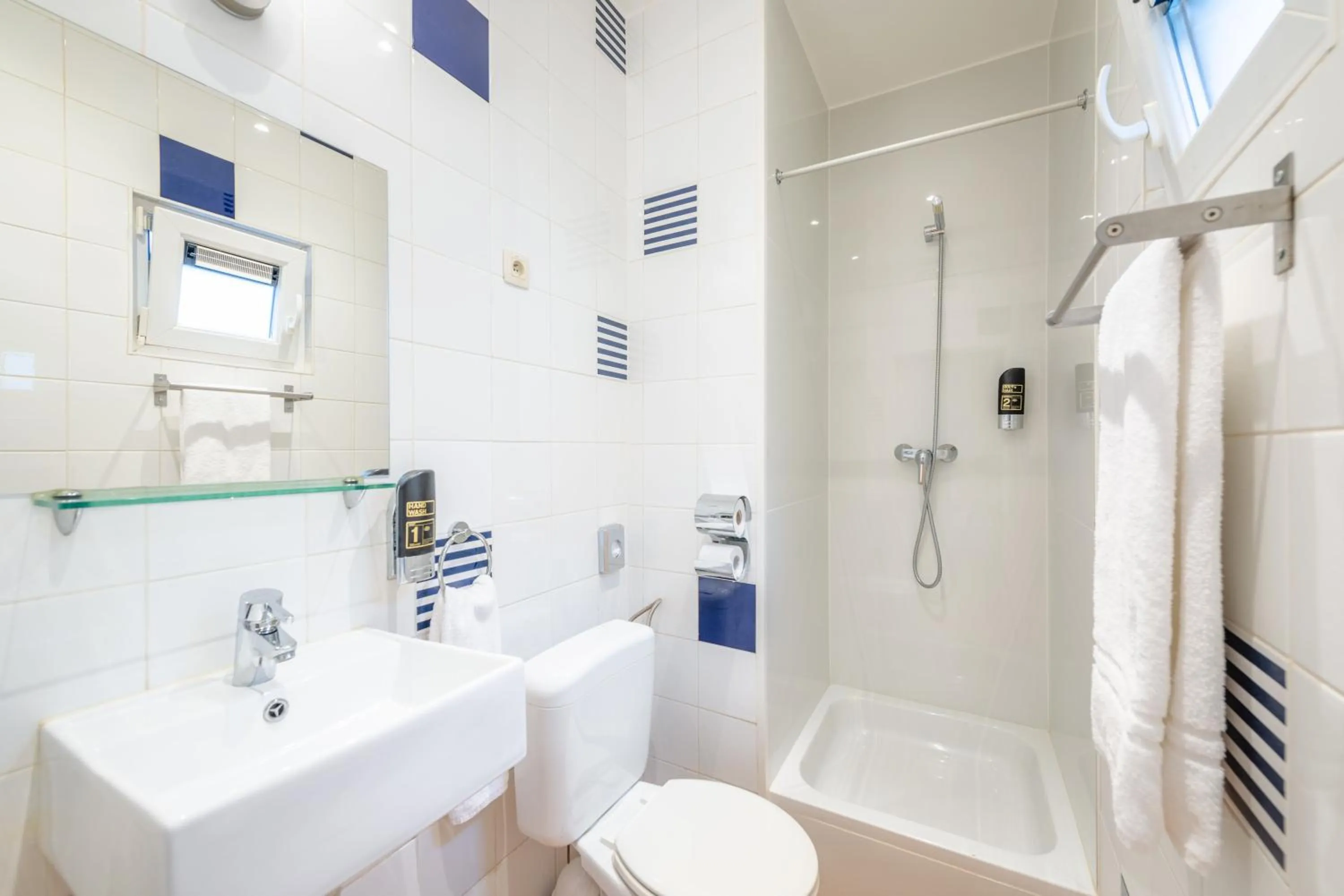 Bathroom in Hotel Barry