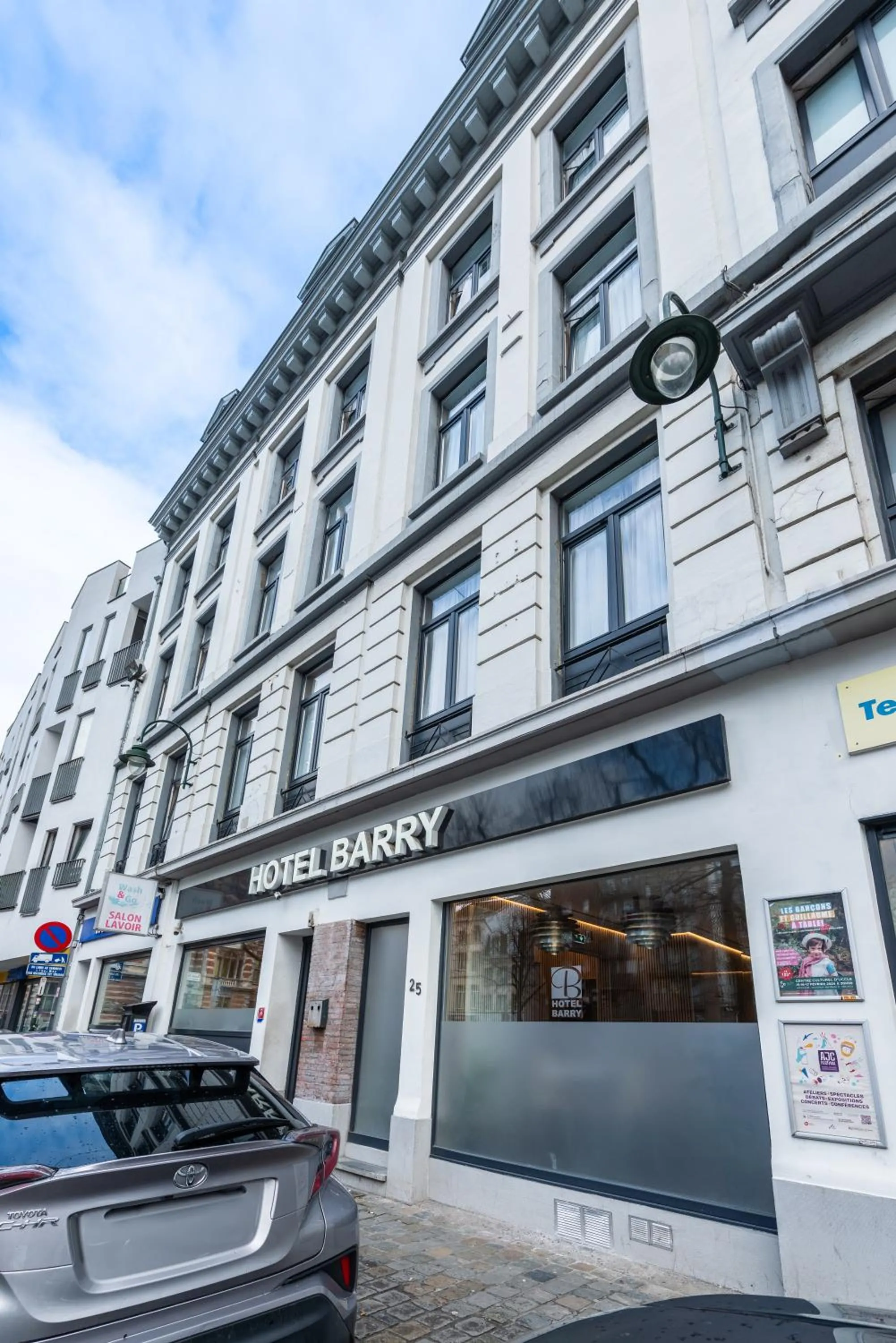 Property building in Hotel Barry