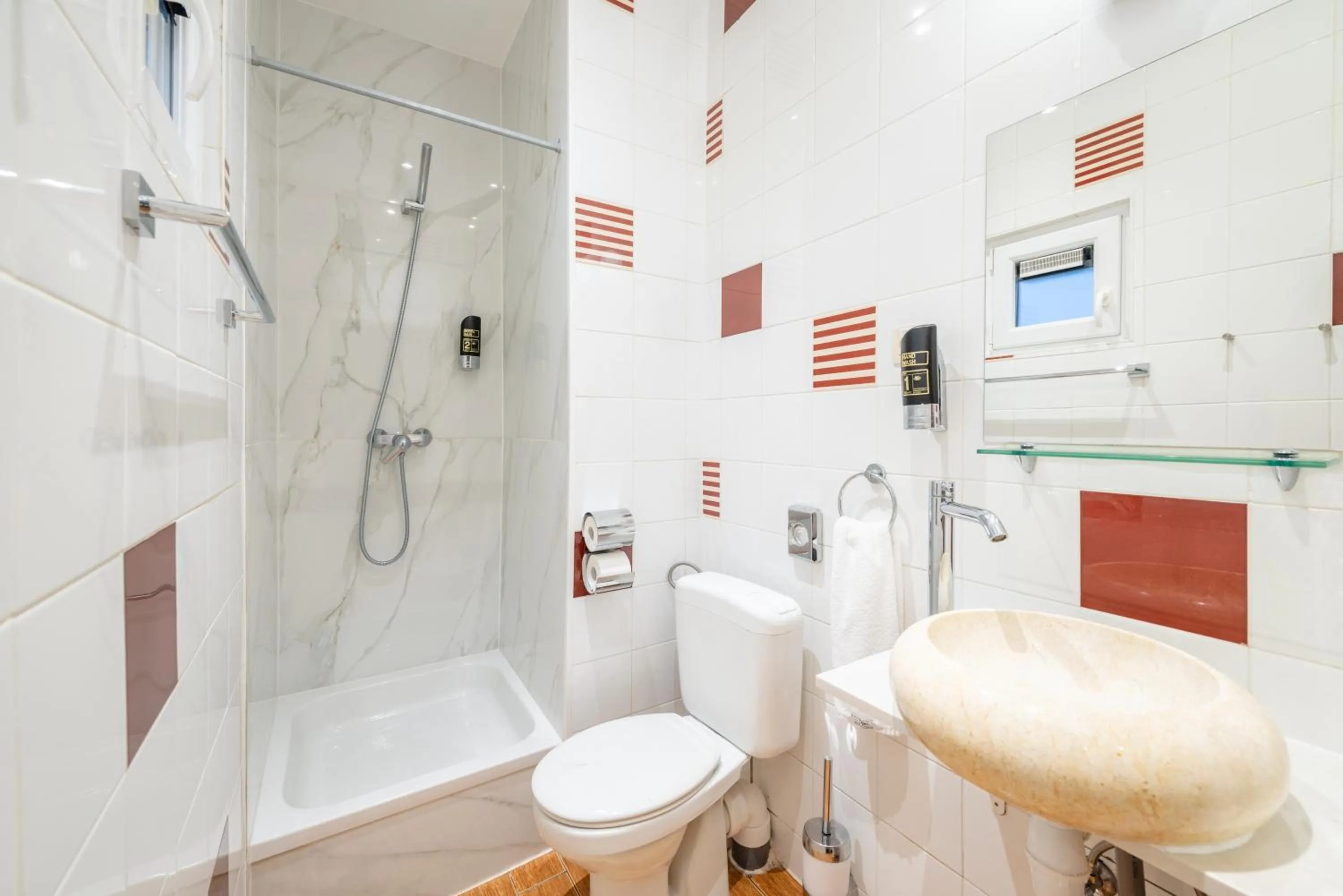 Bathroom in Hotel Barry