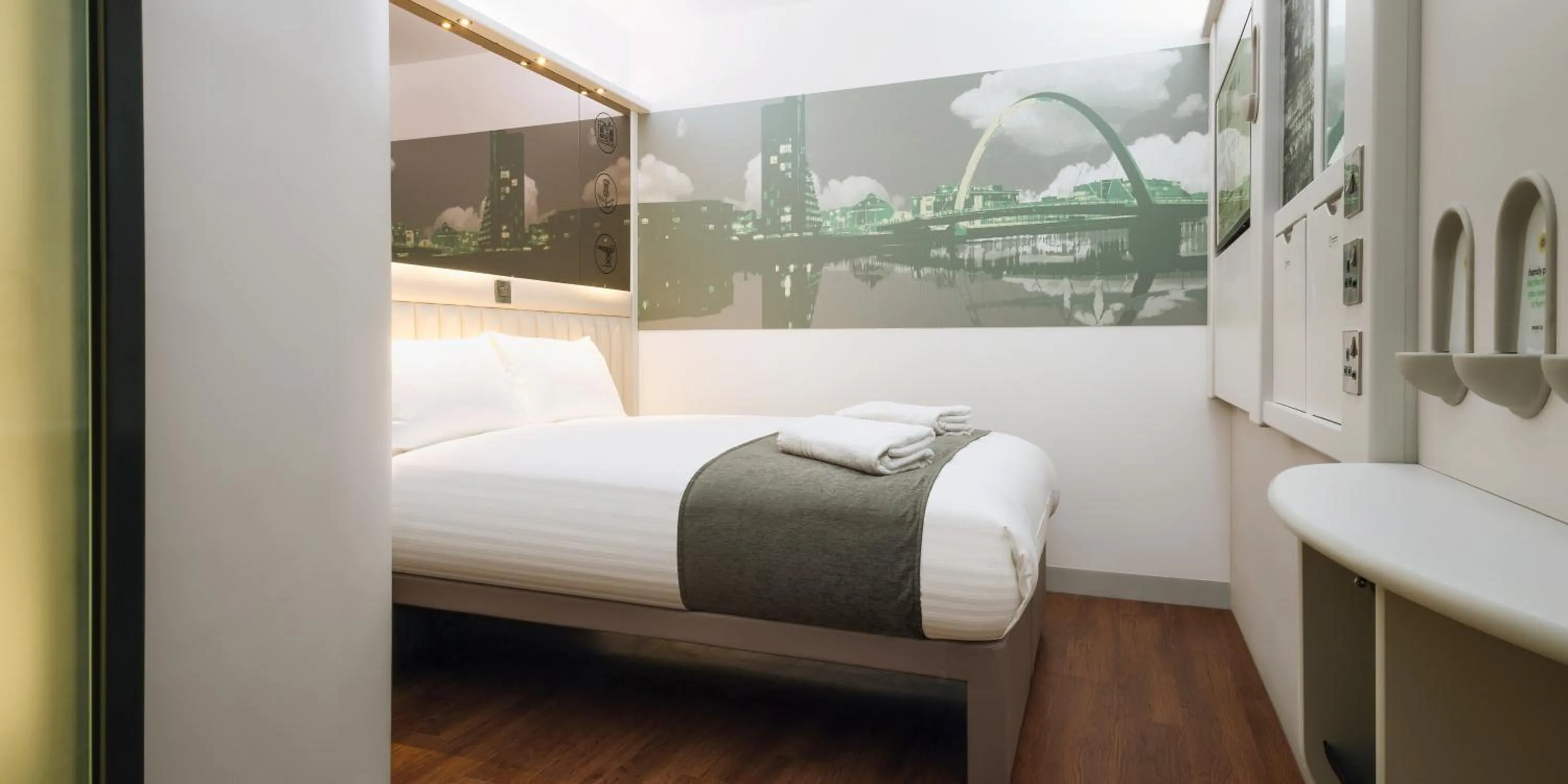 Other, Bed in Point A Hotel Glasgow