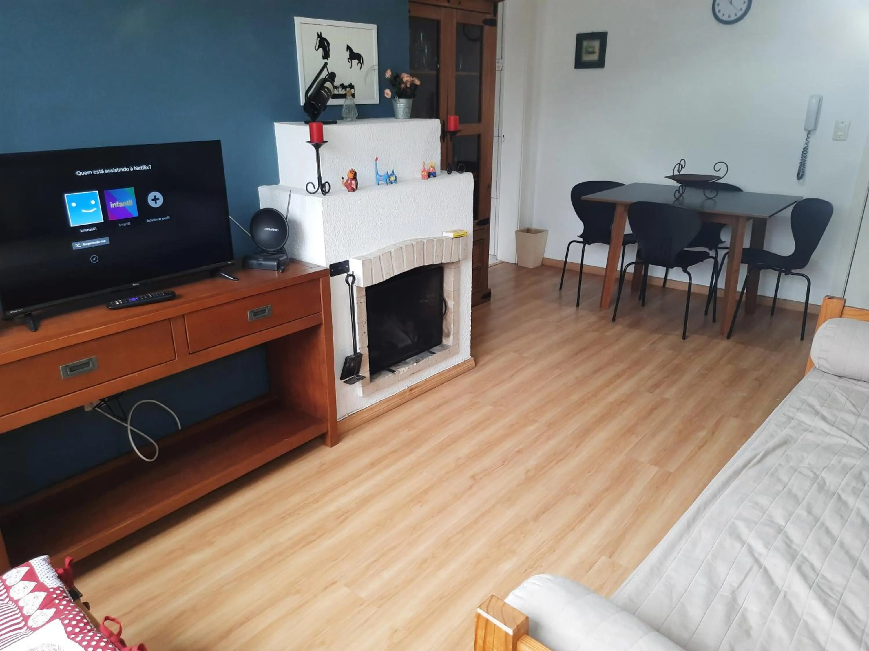 Communal lounge/ TV room in Apartamento Lago Grande Hotel