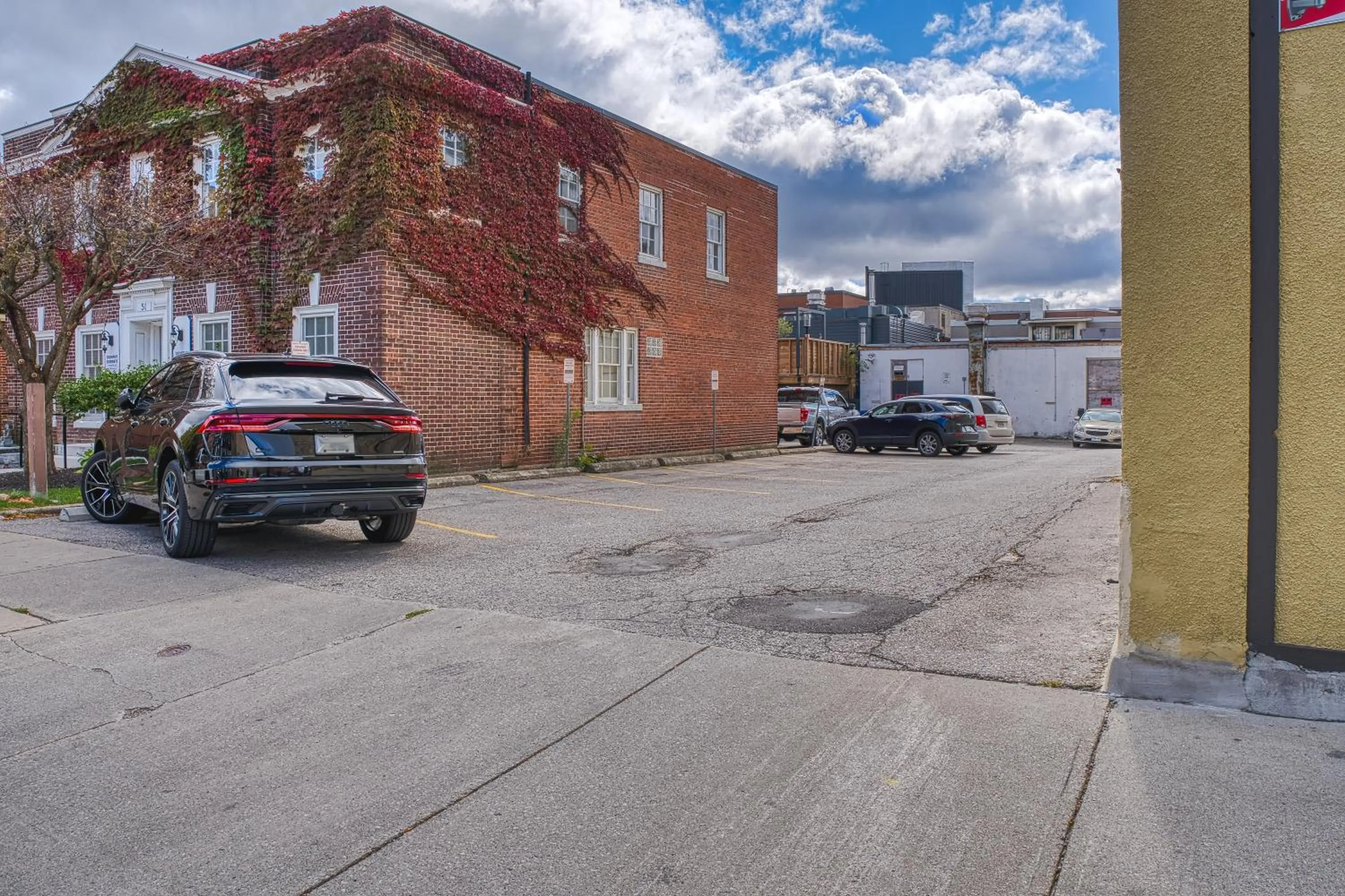 Parking in The Windsor Hotel by Hoco Hotels Collection