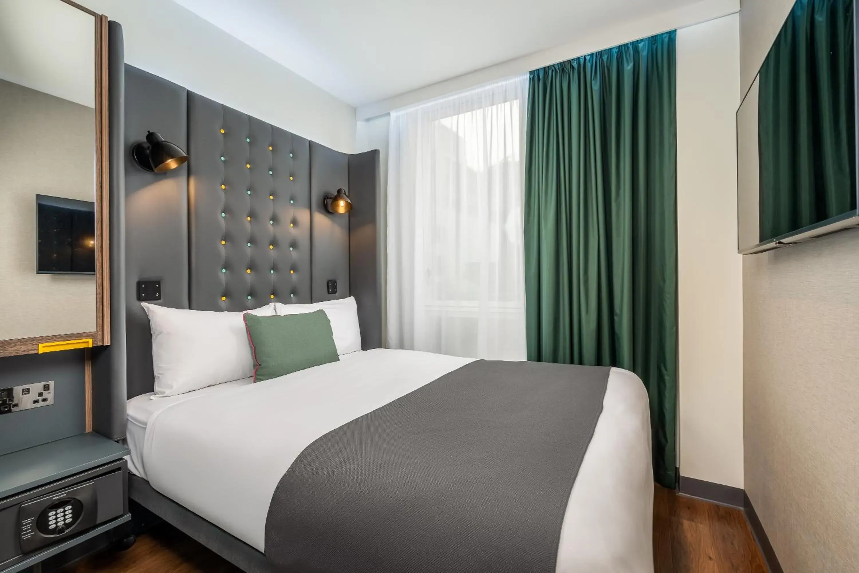 Cozy Double Room with Window in Point A Hotel London Shoreditch Cozy Double Room with Window in Point A Hotel London Shoreditch