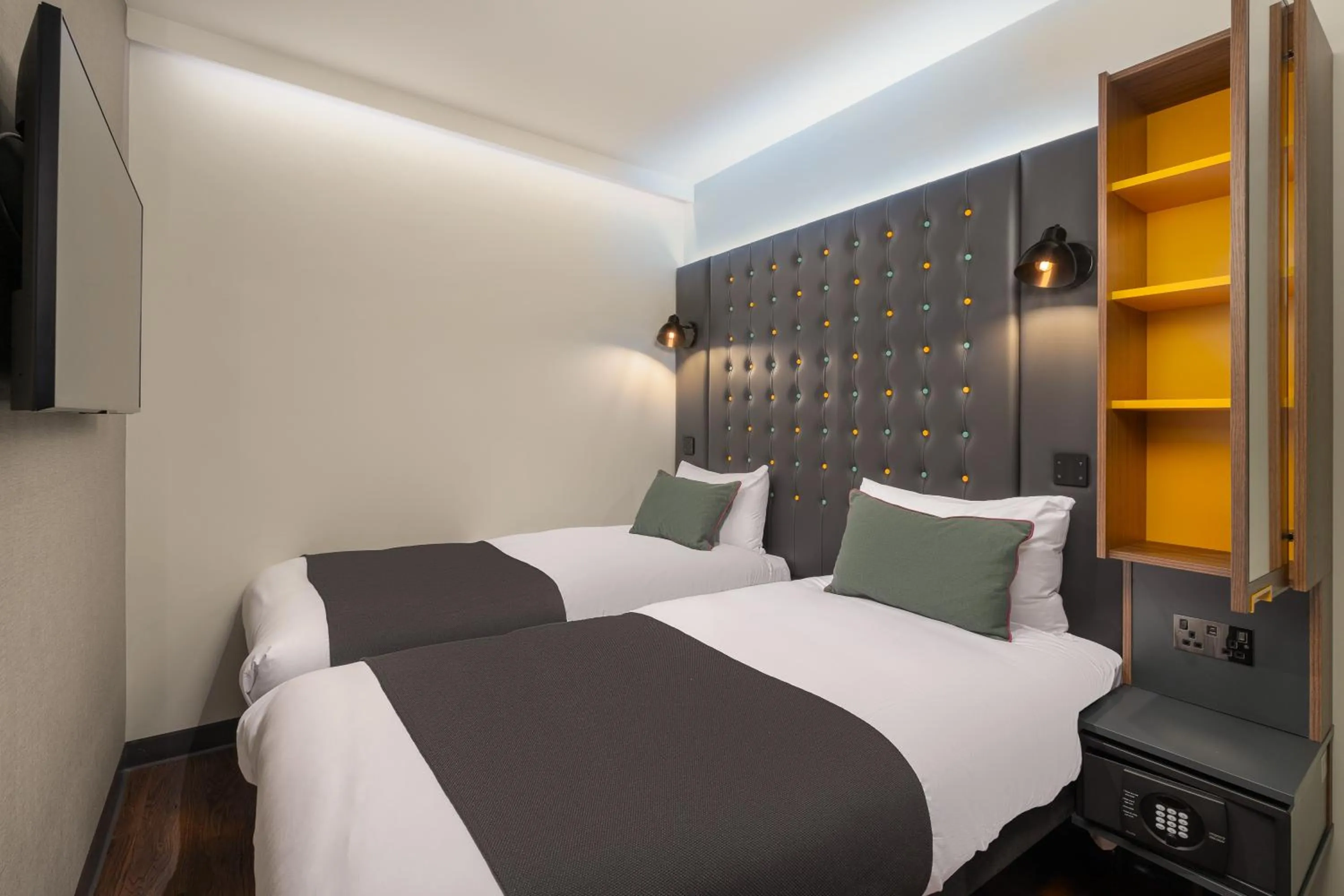 Bedroom, Bed in Point A Hotel London Shoreditch