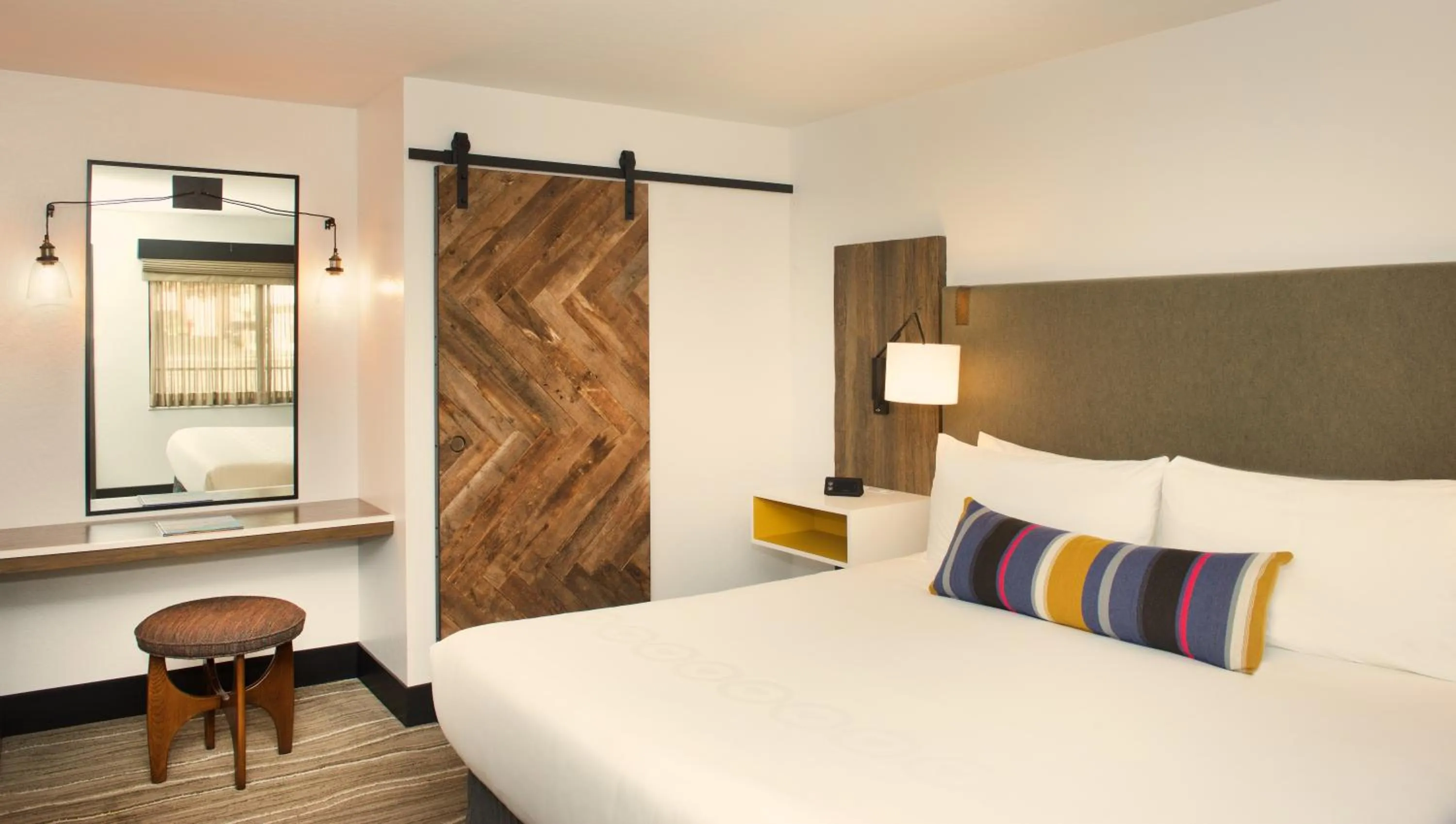 Photo of the whole room, Bed in Hotel Becket, BW Signature Collection