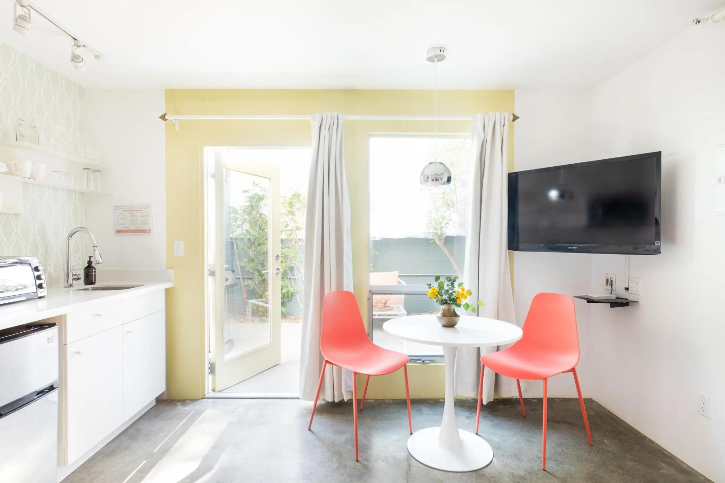 The Wesley by AvantStay Mid-Century Modern Oasis with Pool