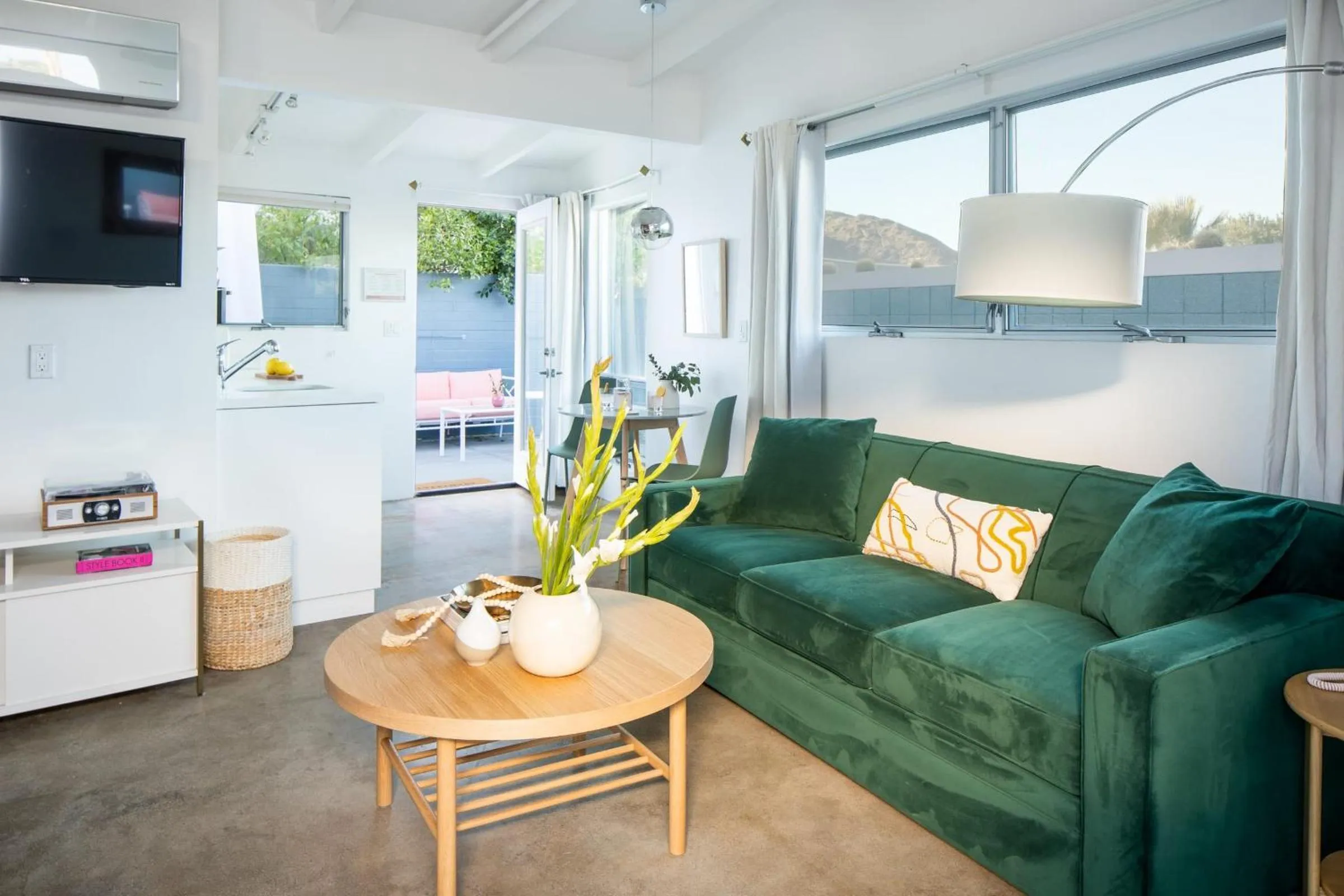 Other in The Wesley by AvantStay Mid-Century Modern Oasis with Pool