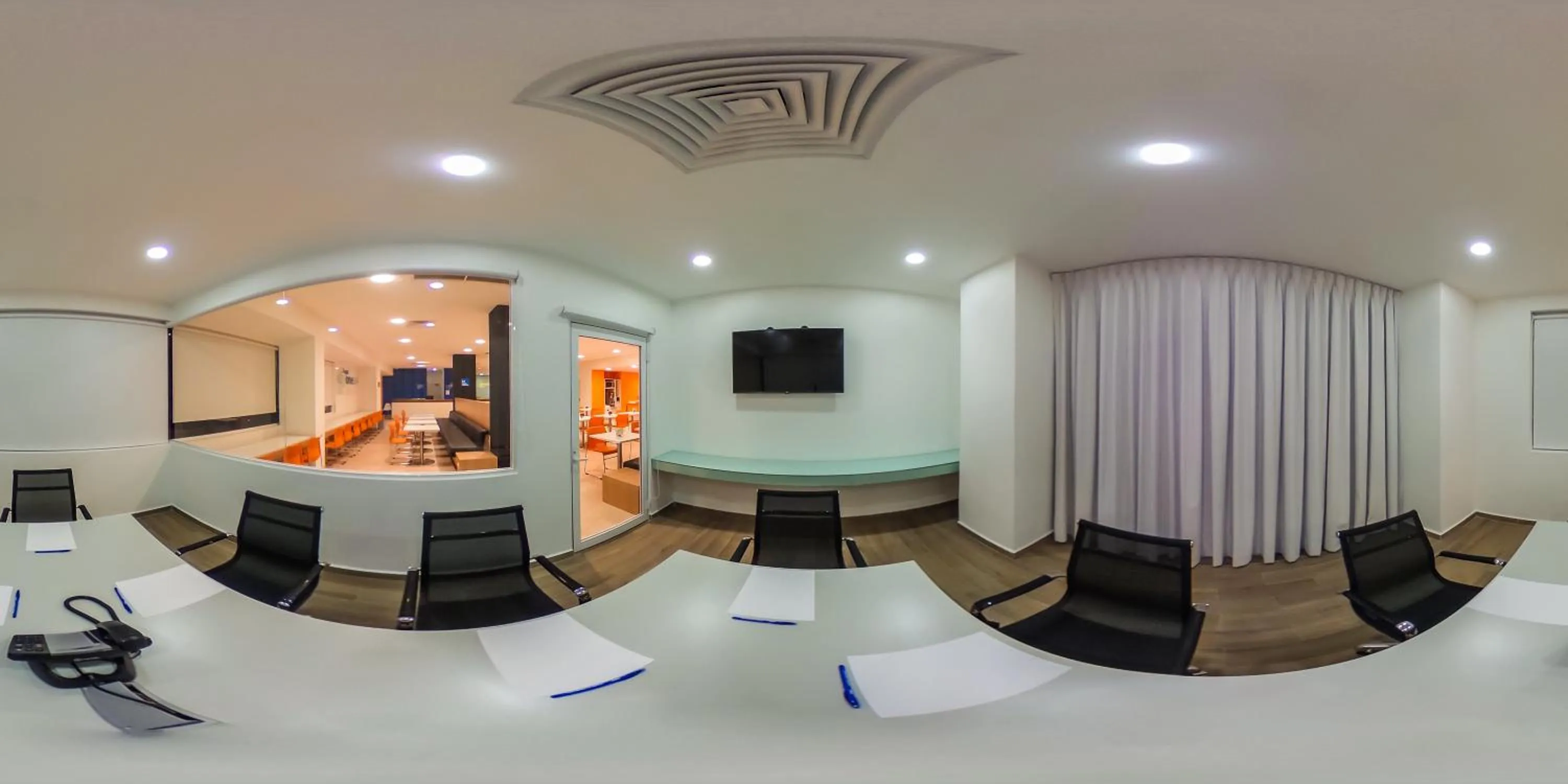 Photo of the whole room in One Guadalajara Expo