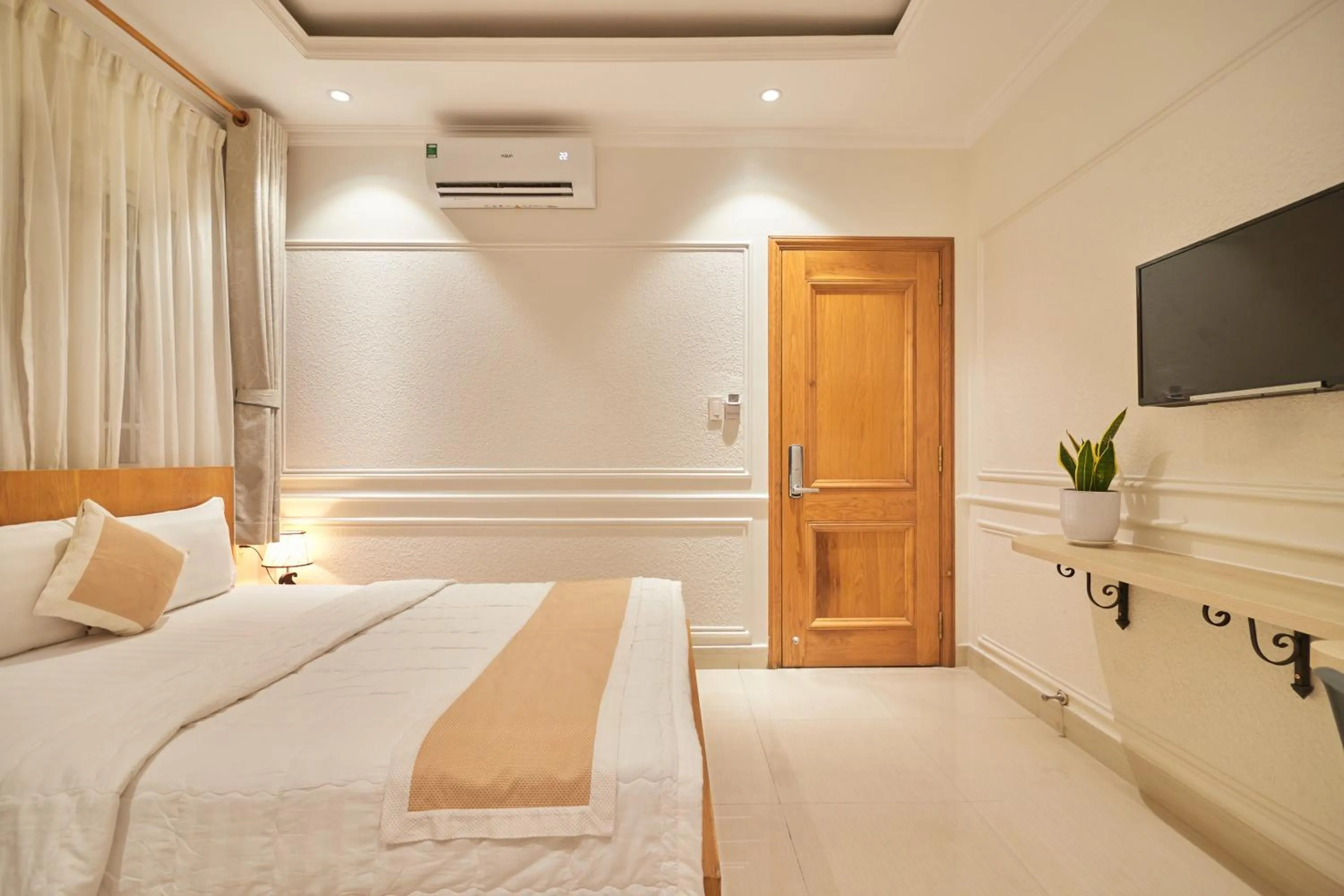 Bed in Bin Bin 10 - Mimosa Hotel Near Tan Son Nhat Airport