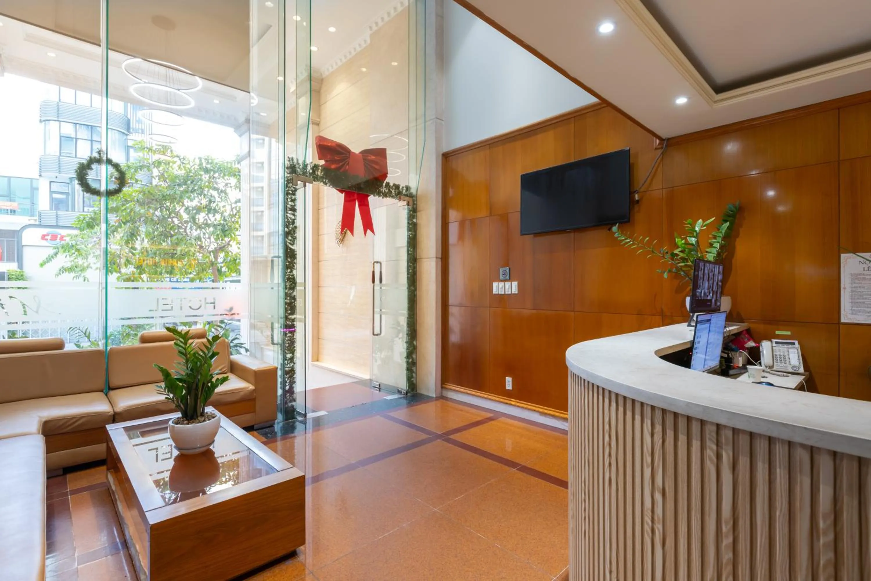 Bin Bin 10 - Mimosa Hotel Near Tan Son Nhat Airport