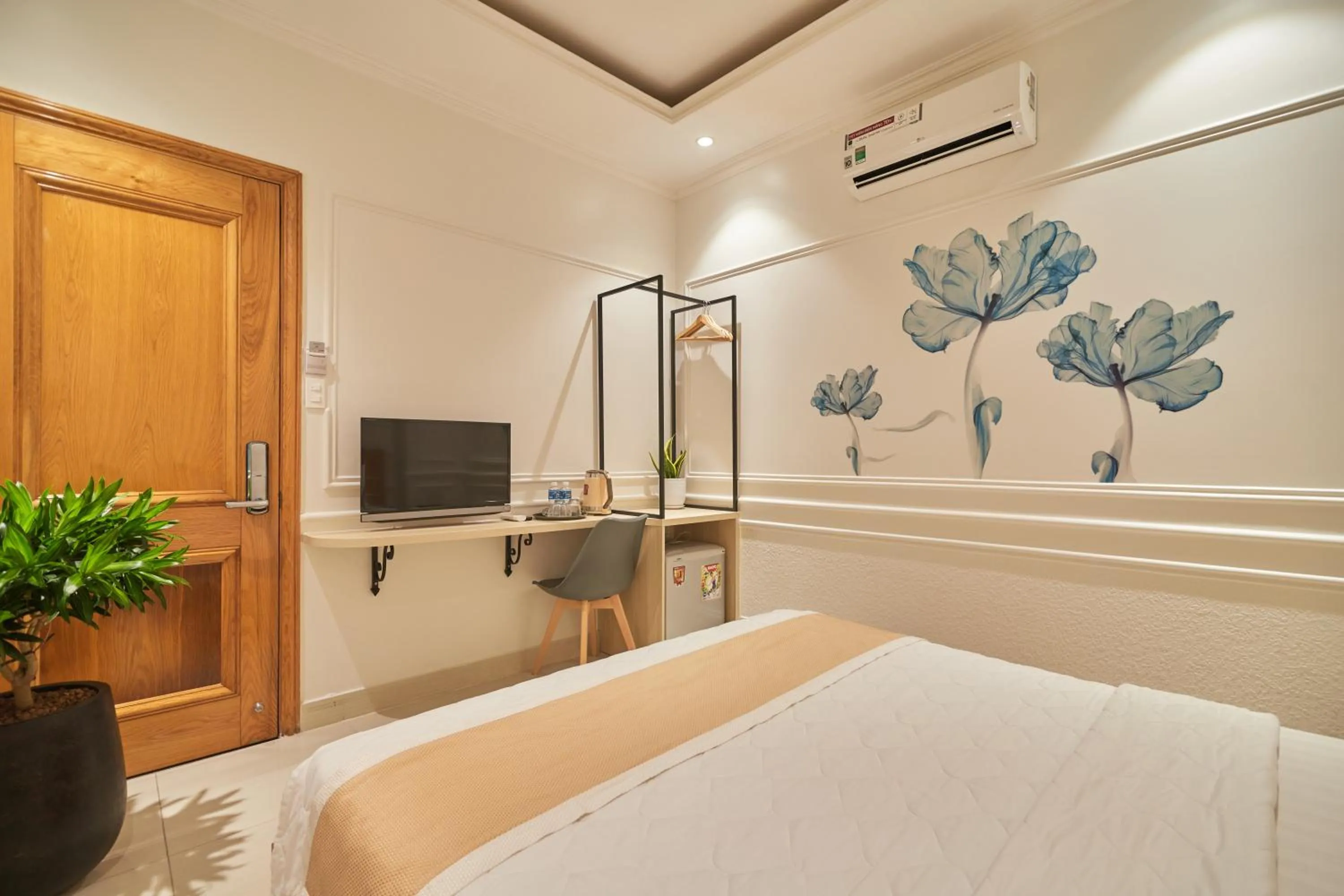 Bedroom, Bed in Bin Bin 10 - Mimosa Hotel Near Tan Son Nhat Airport