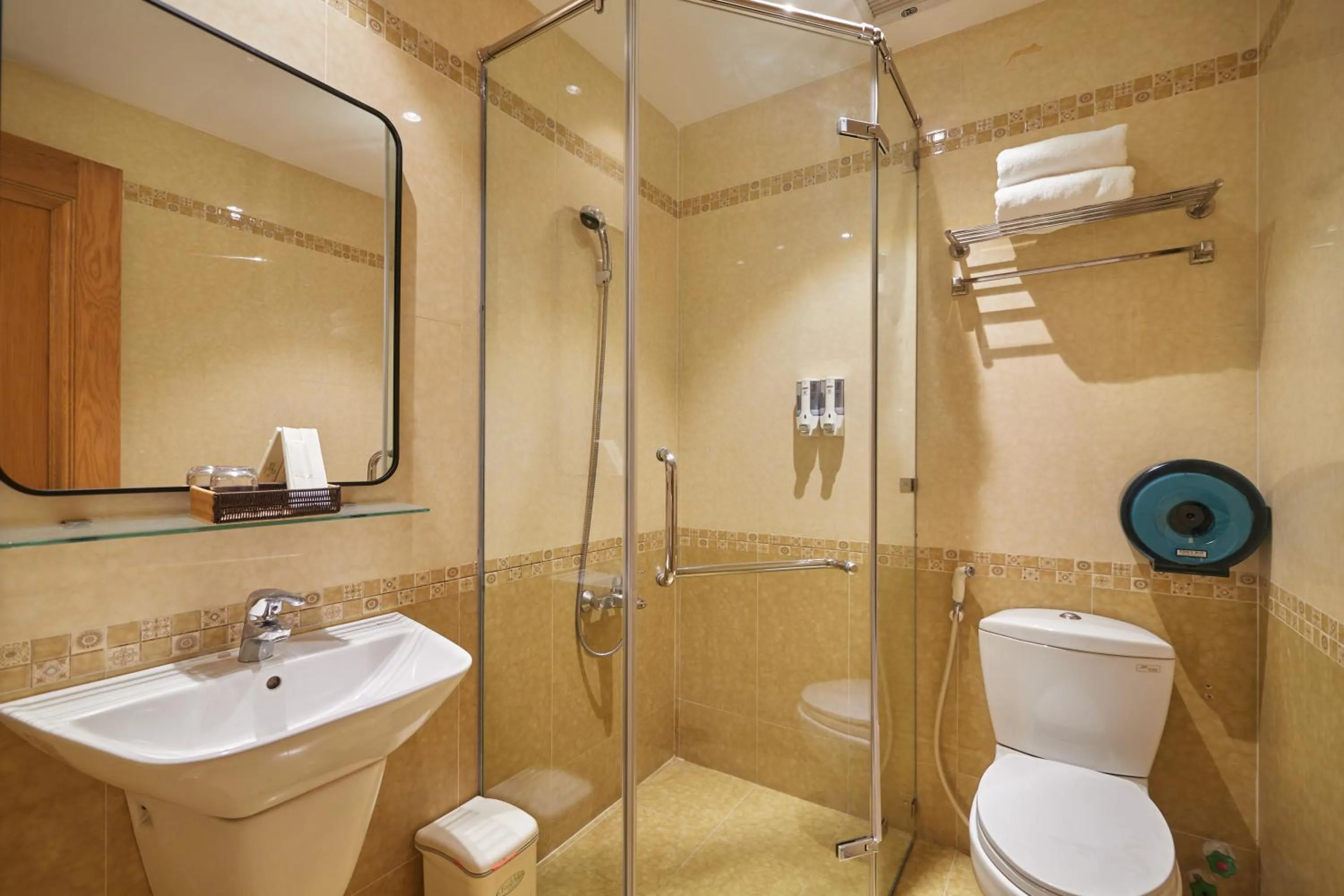 Bathroom in Bin Bin 10 - Mimosa Hotel Near Tan Son Nhat Airport