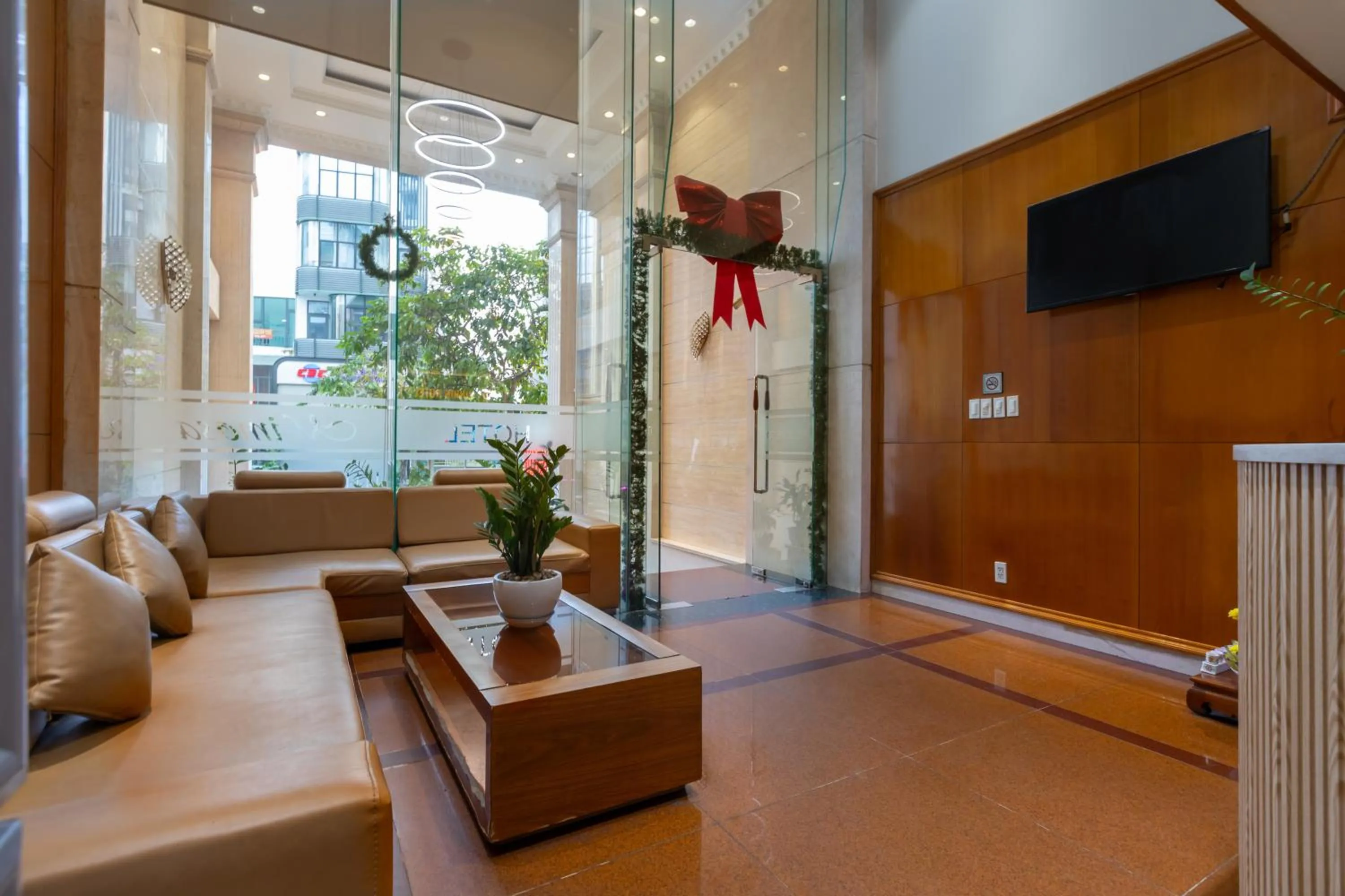 Bin Bin 10 - Mimosa Hotel Near Tan Son Nhat Airport