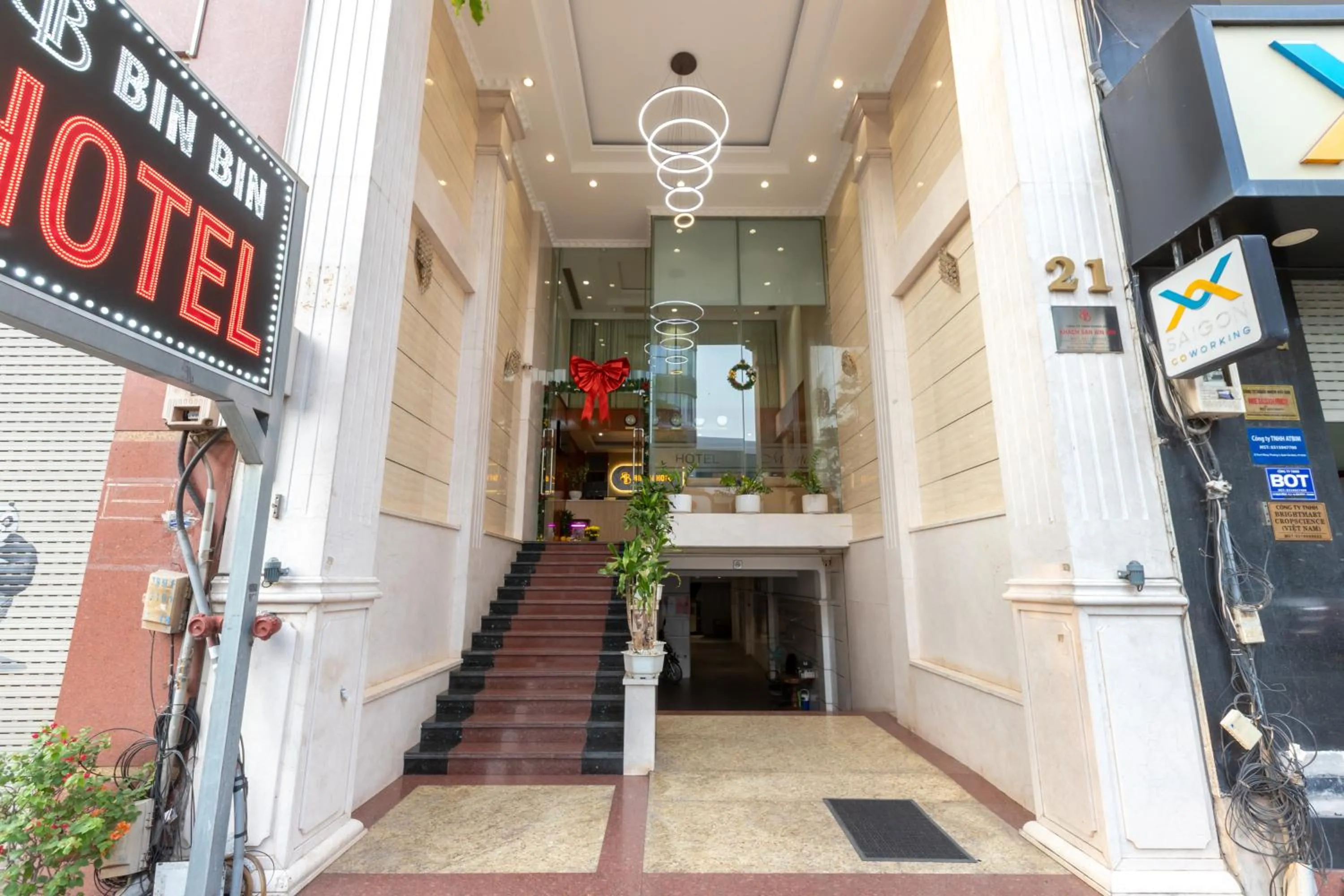 Bin Bin 10 - Mimosa Hotel Near Tan Son Nhat Airport