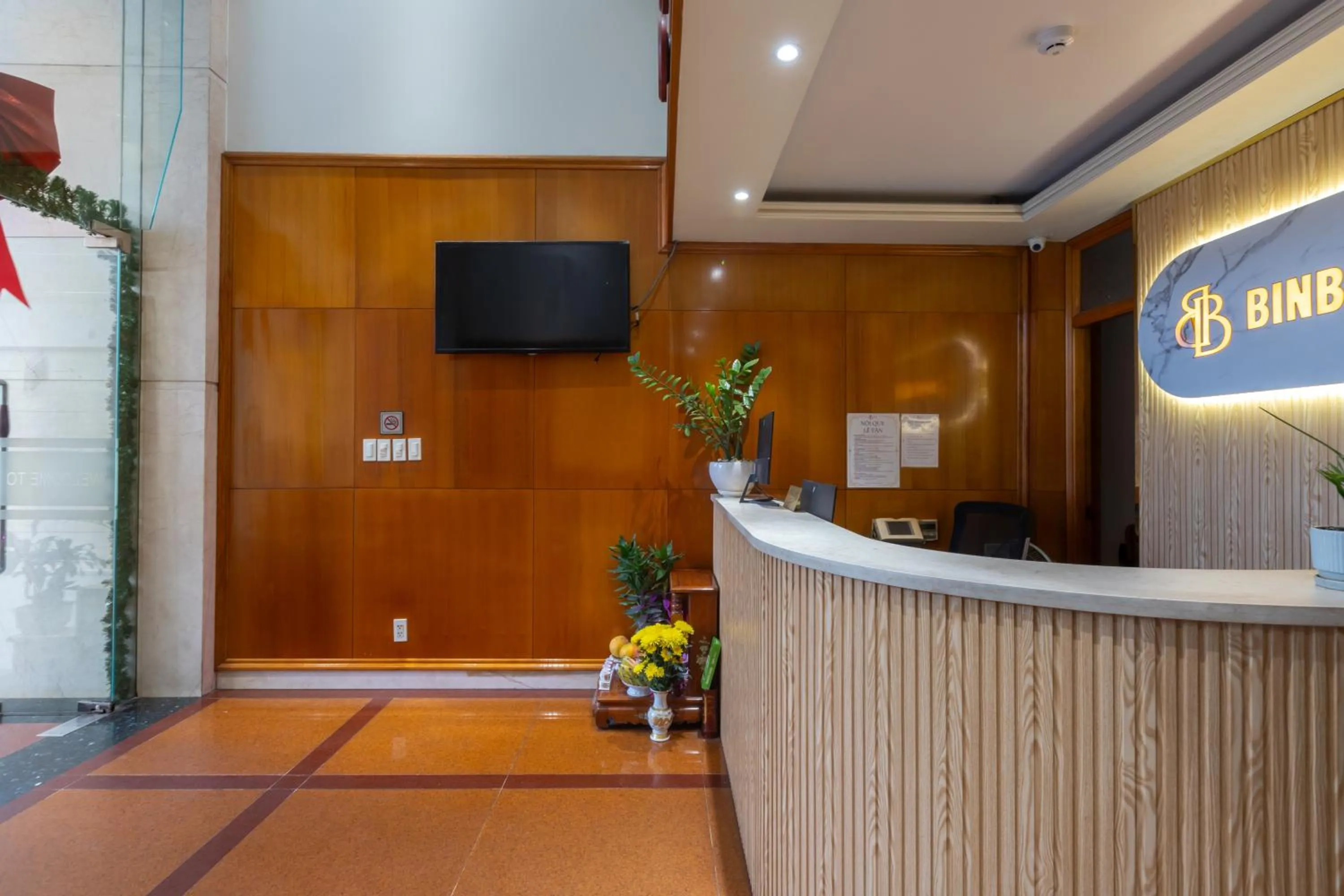 Bin Bin 10 - Mimosa Hotel Near Tan Son Nhat Airport