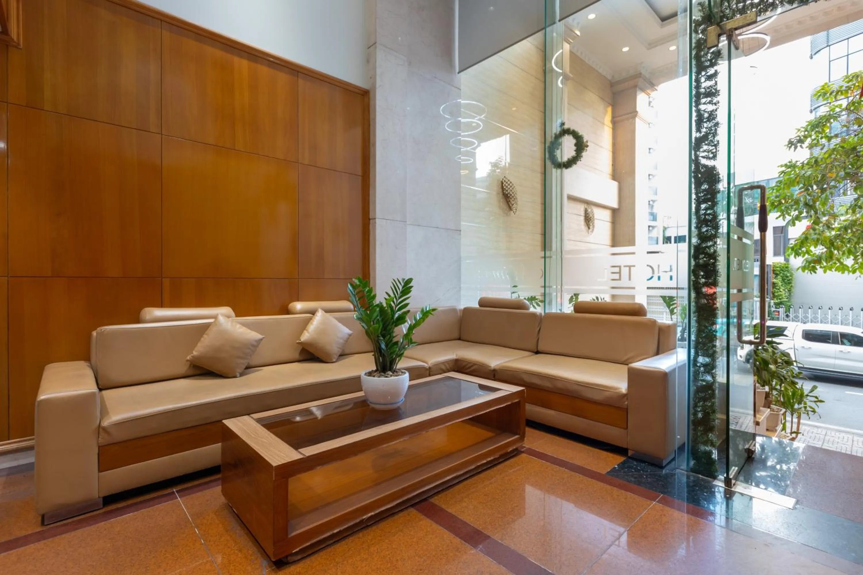 Bin Bin 10 - Mimosa Hotel Near Tan Son Nhat Airport