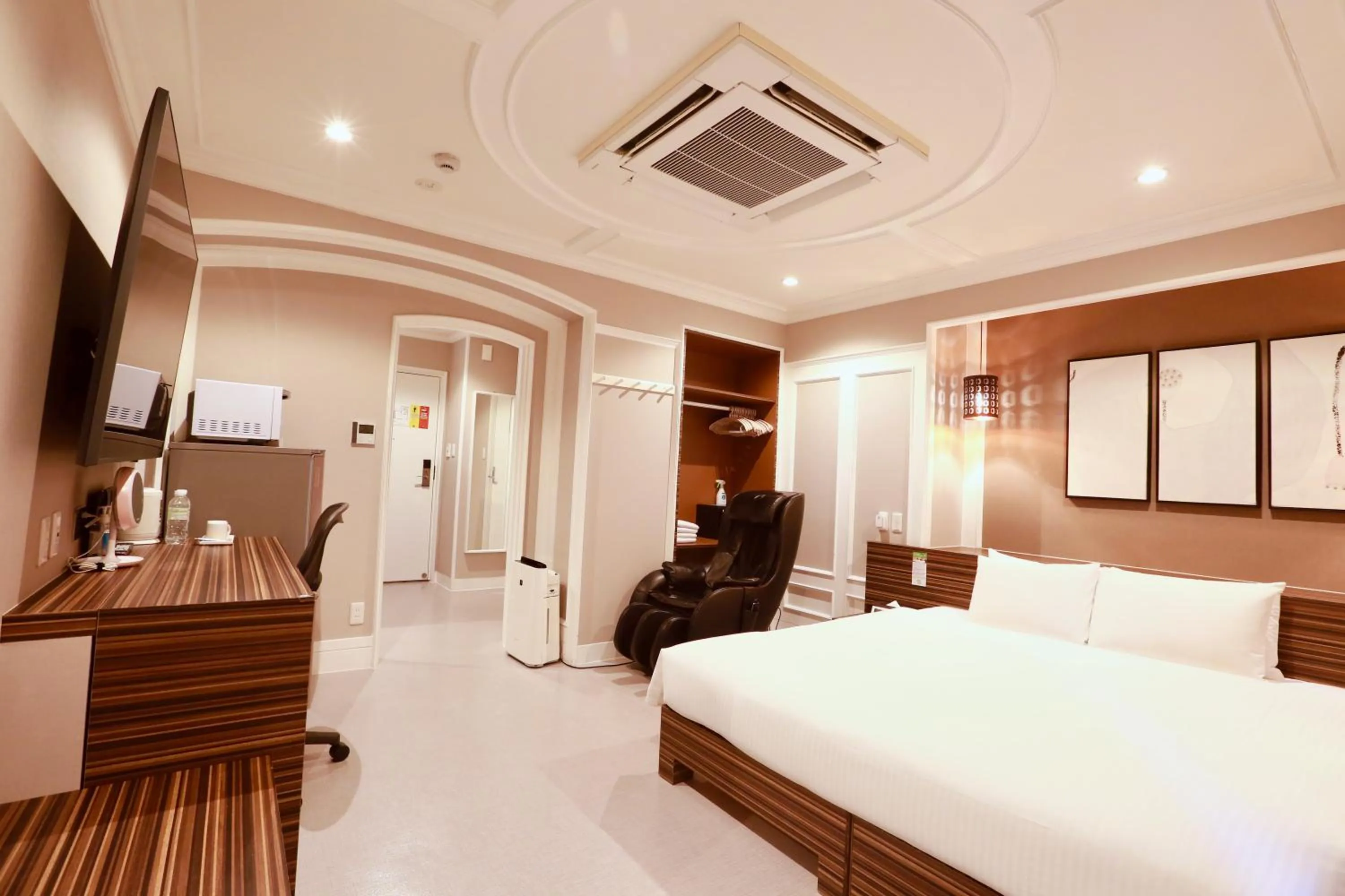 Photo of the whole room, Bed in Hotel 88 Shinsaibashi