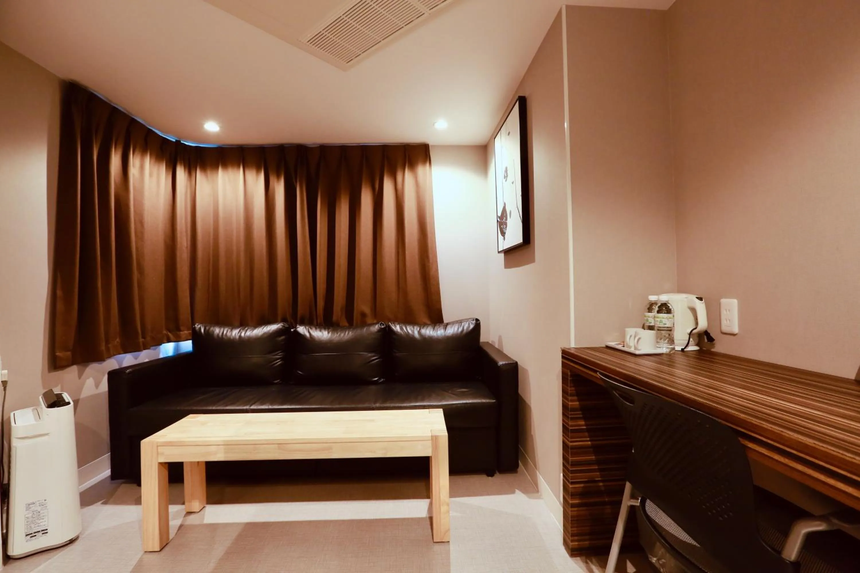 Photo of the whole room in Hotel 88 Shinsaibashi