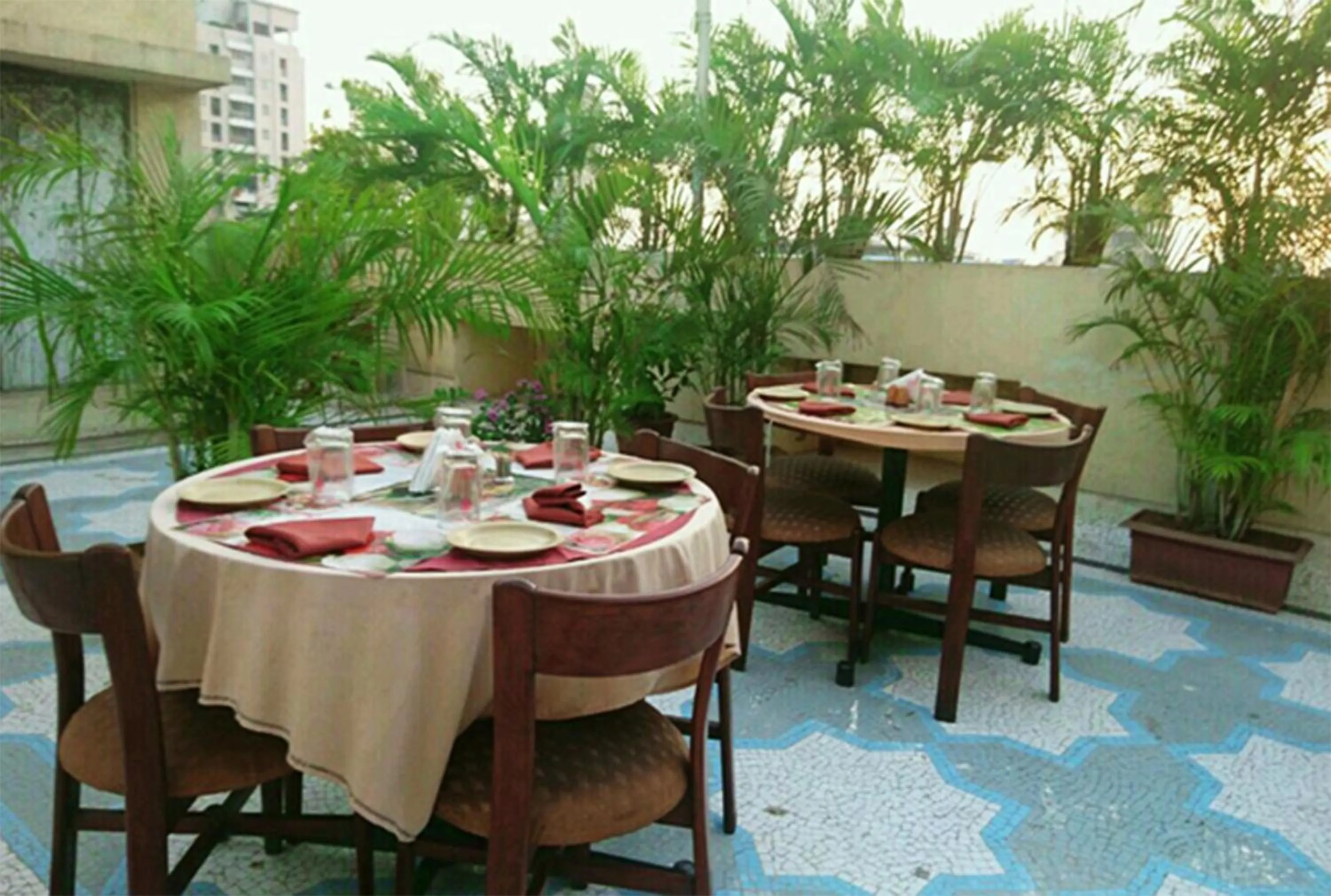 Buffet breakfast in Hotel Mogul Palace - Near Masjid Bunder Mumbai