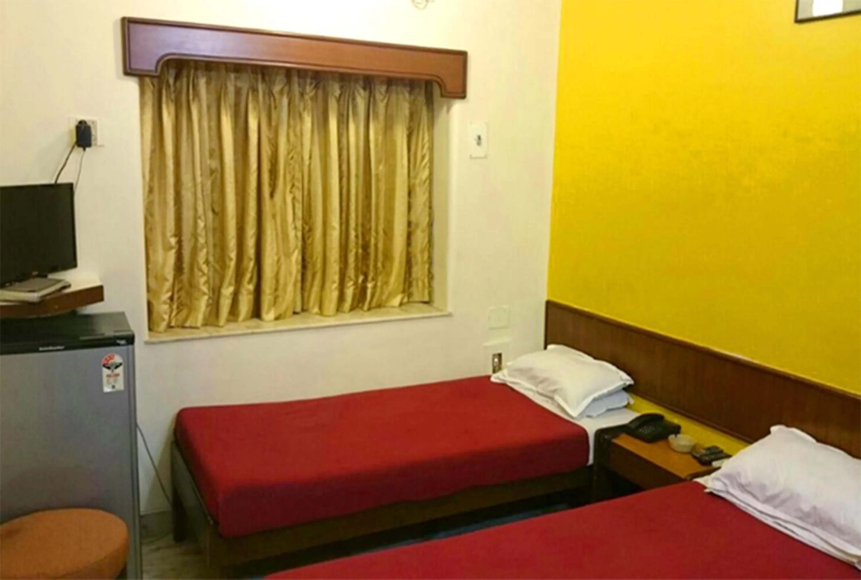 Bedroom, Bed in Hotel Mogul Palace - Near Masjid Bunder Mumbai