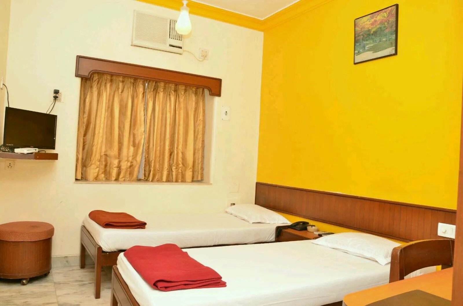 Property building, Bed in Hotel Mogul Palace - Near Masjid Bunder Mumbai