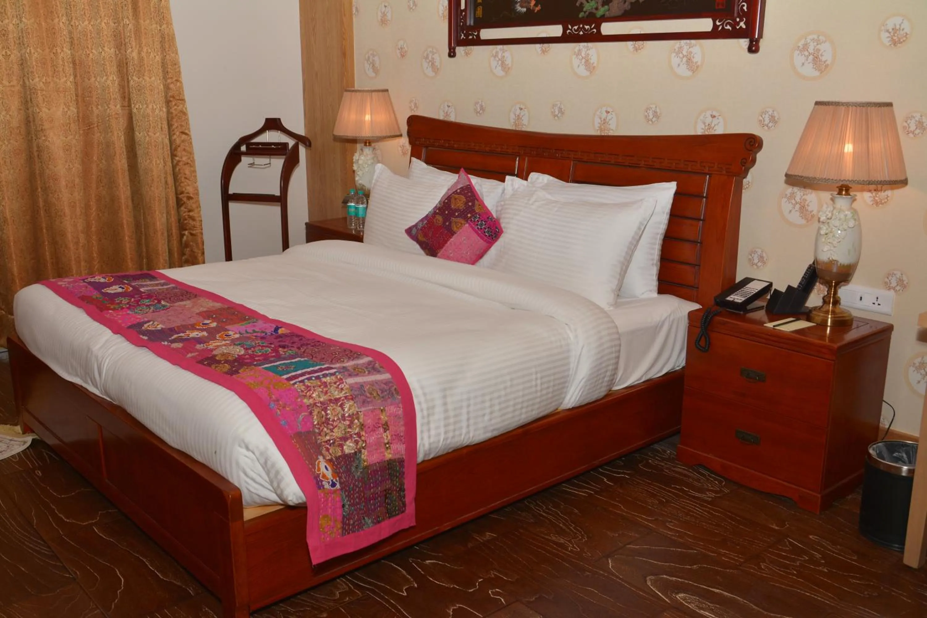 Bed in Indana Palace Jaipur