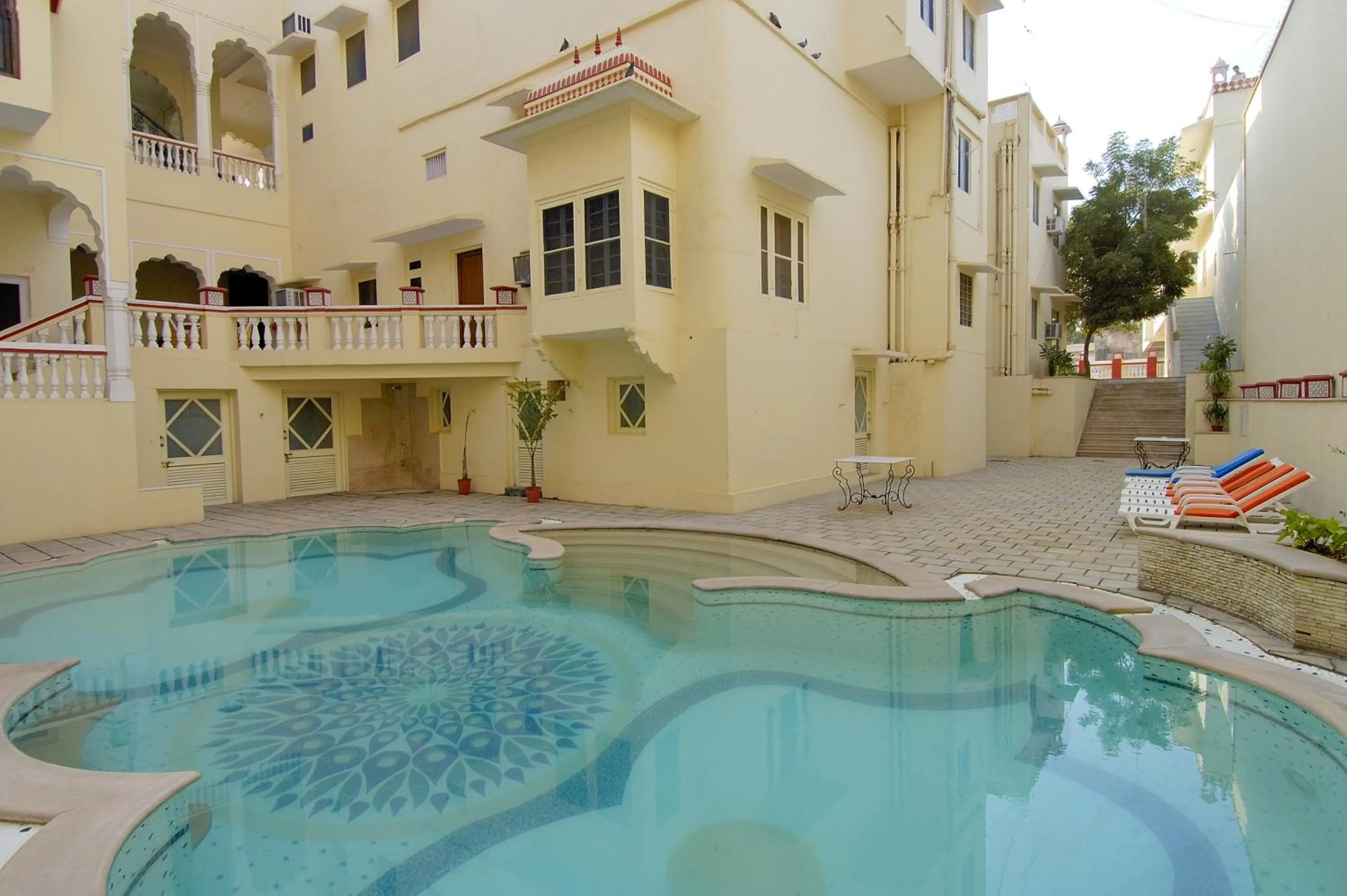 Swimming pool in Mandawa Haveli