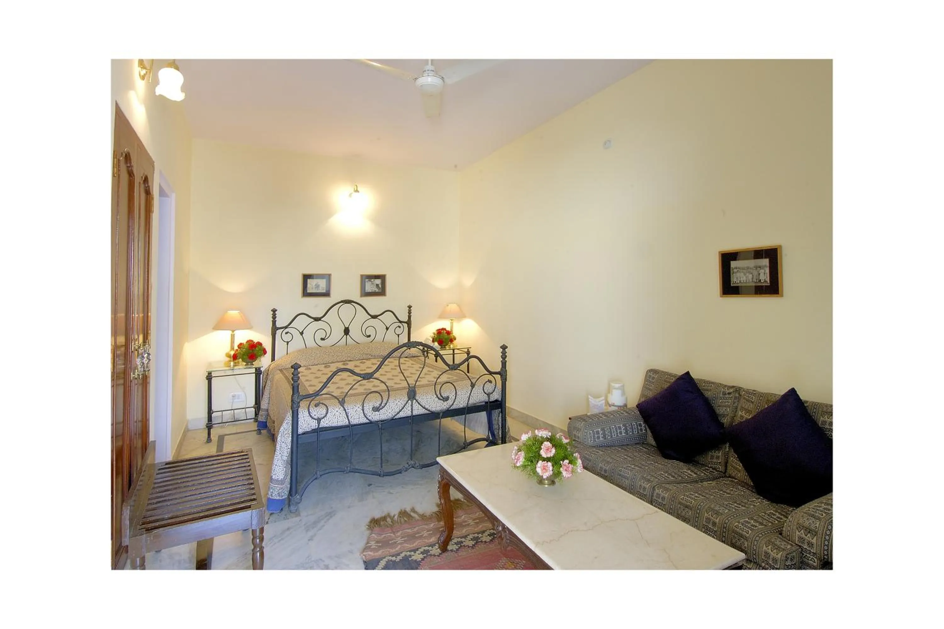 Bed in Mandawa Haveli