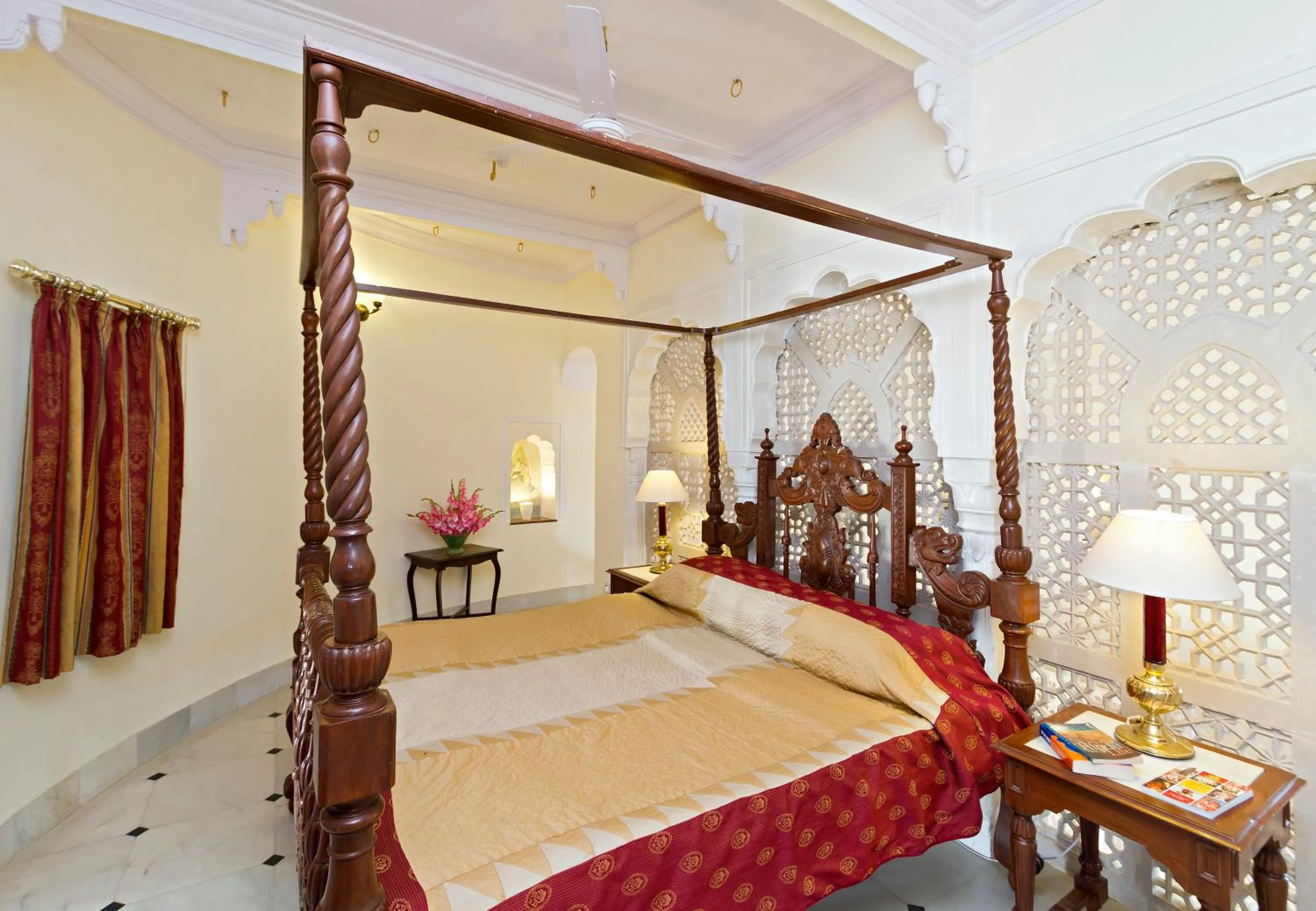 Bed in Hotel Castle Mandawa