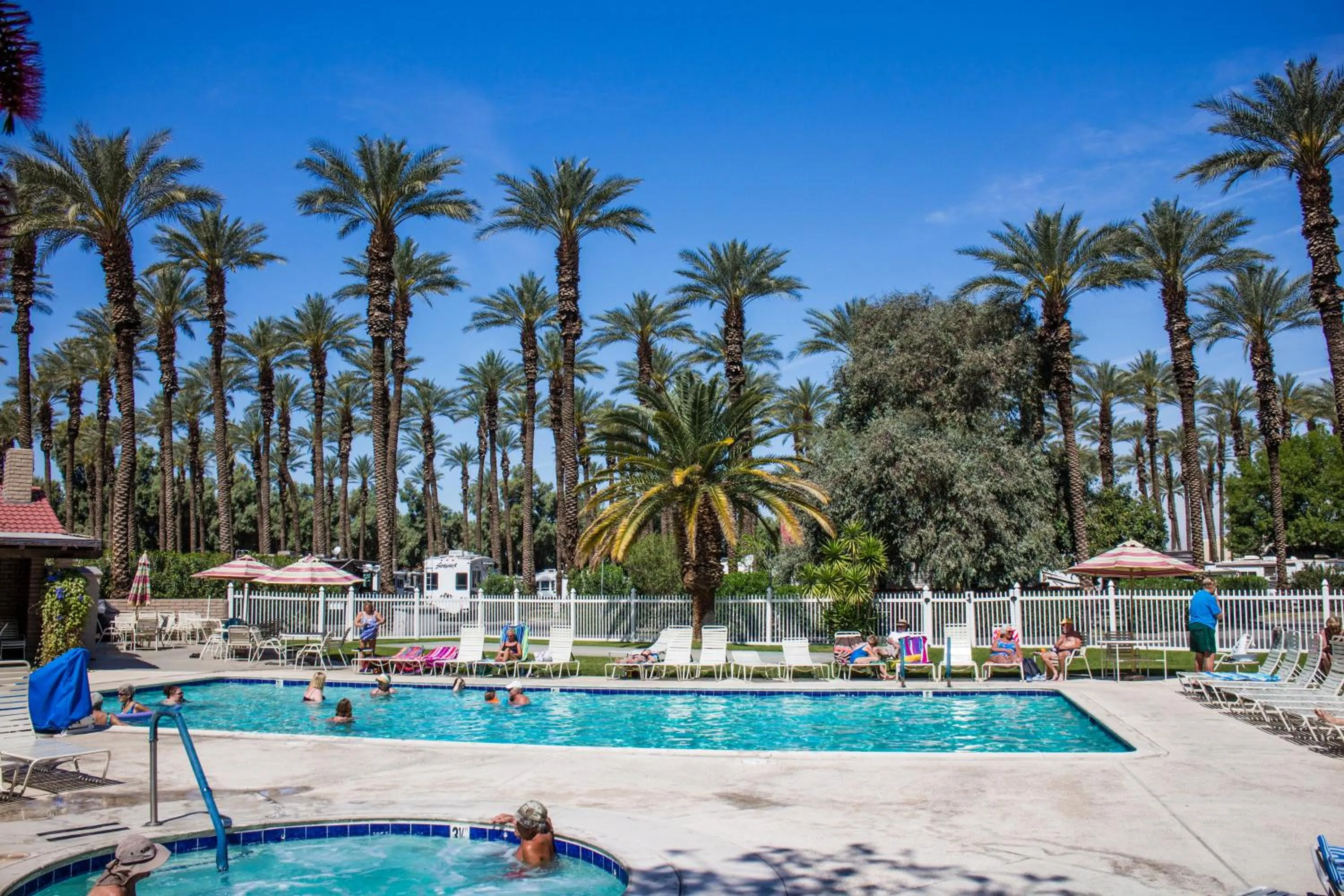 Swimming pool in Palm Springs Camping Resort Cabin 3