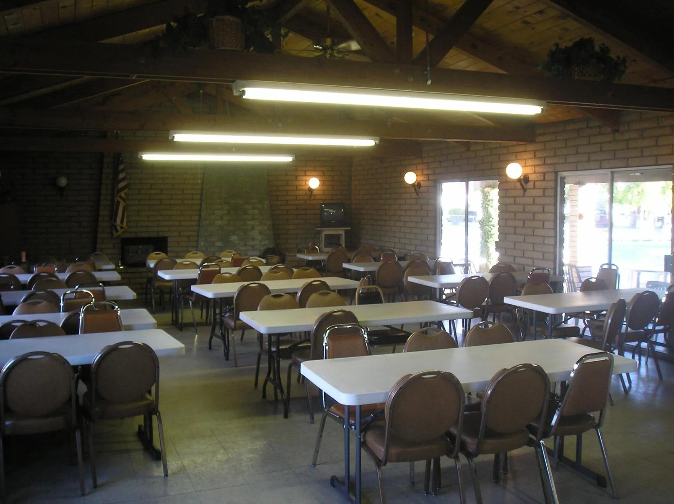 Communal lounge/ TV room in Palm Springs Camping Resort Cabin 3