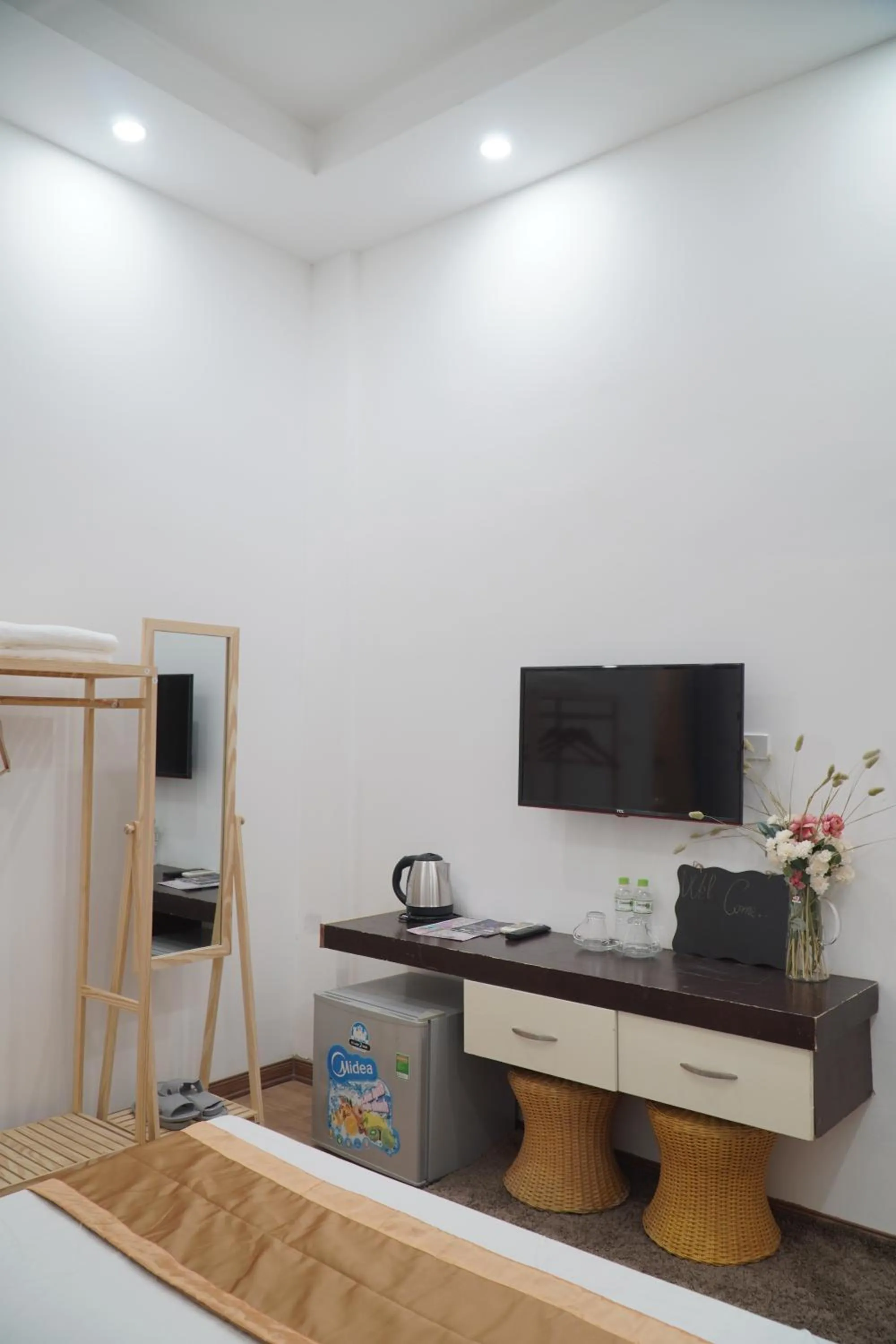 TV and multimedia in Thức at 3am - Old Quarter Hanoi Lotus