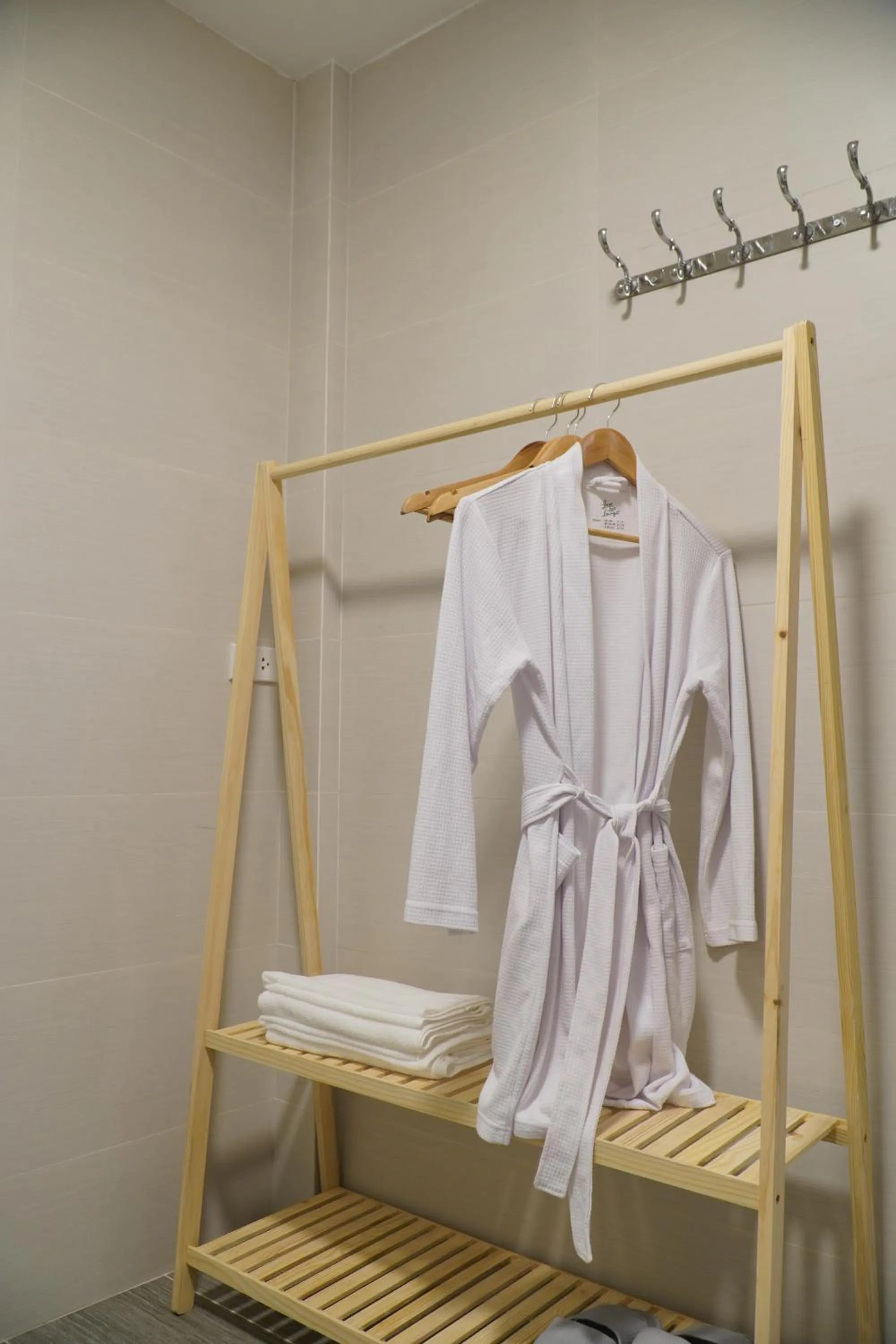 Shower in Thức at 3am - Old Quarter Hanoi Lotus