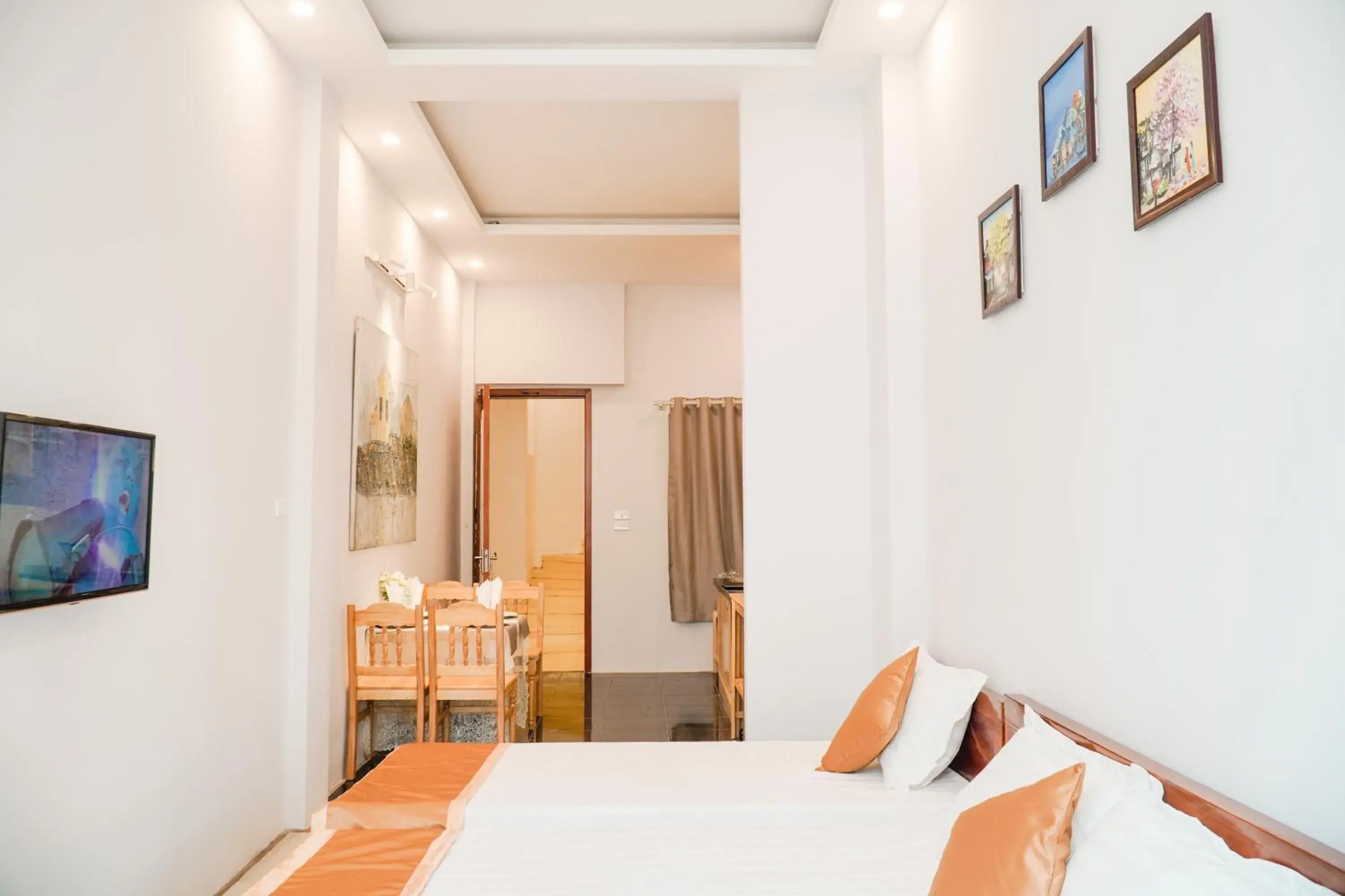 Deluxe Studio in Thức at 3am - Old Quarter Hanoi Lotus Deluxe Studio in Thức at 3am - Old Quarter Hanoi Lotus