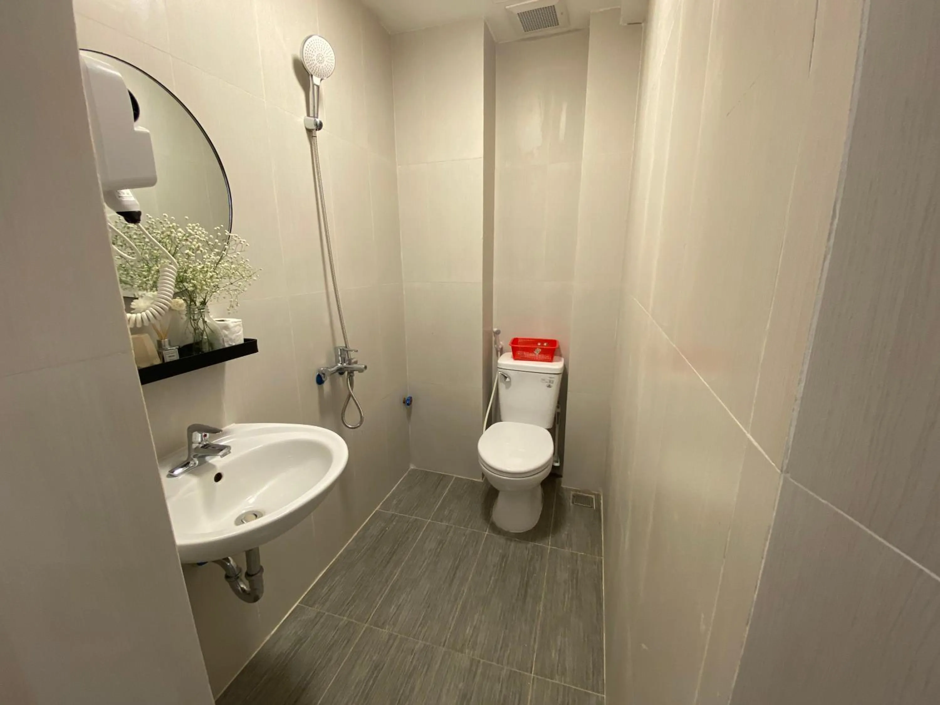 Bathroom in Thức at 3am - Old Quarter Hanoi Lotus