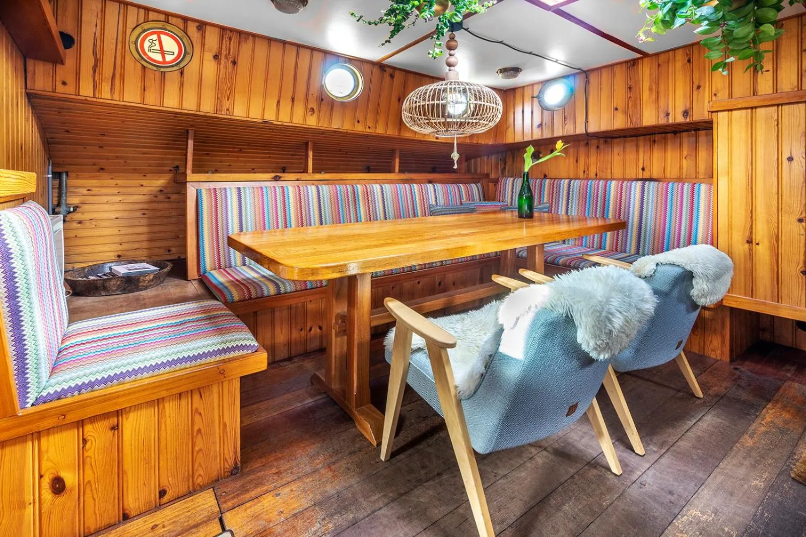 Living room in Asile Flottant