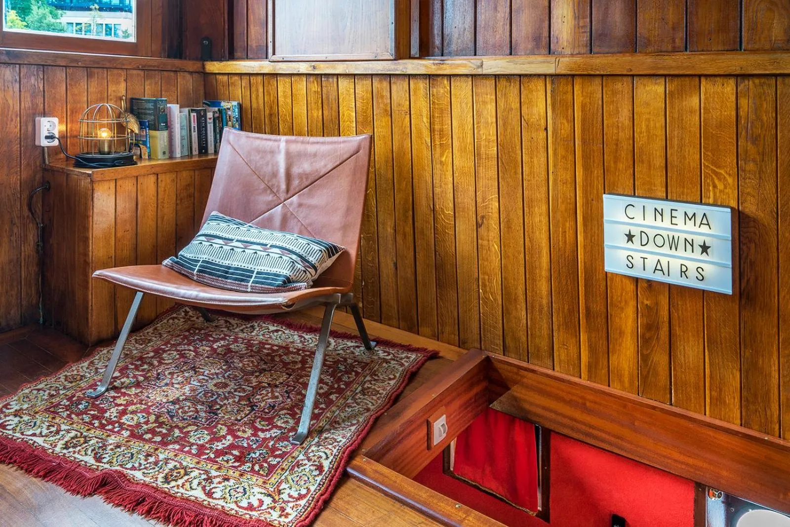 Photo of the whole room in Asile Flottant