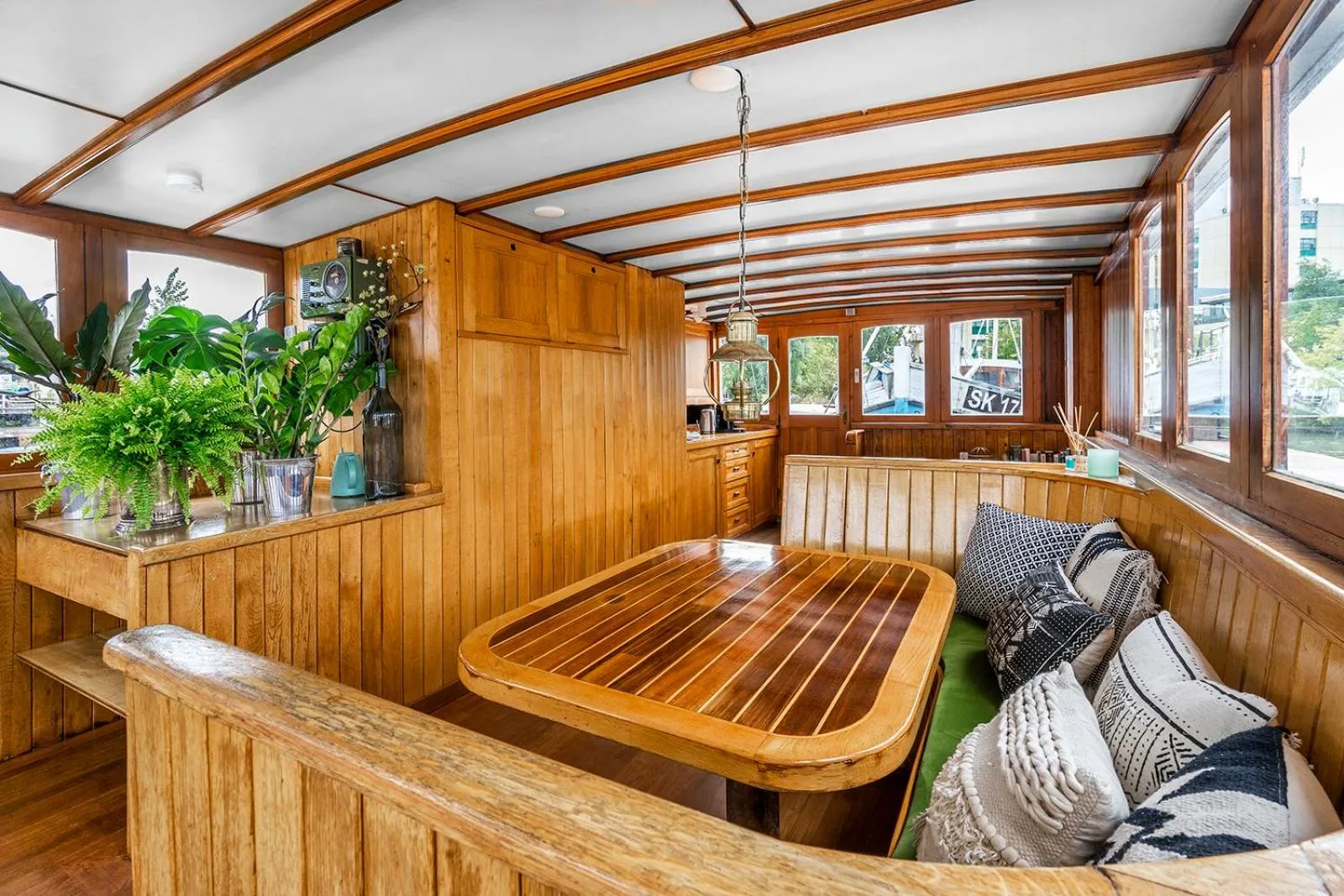 Living room in Asile Flottant