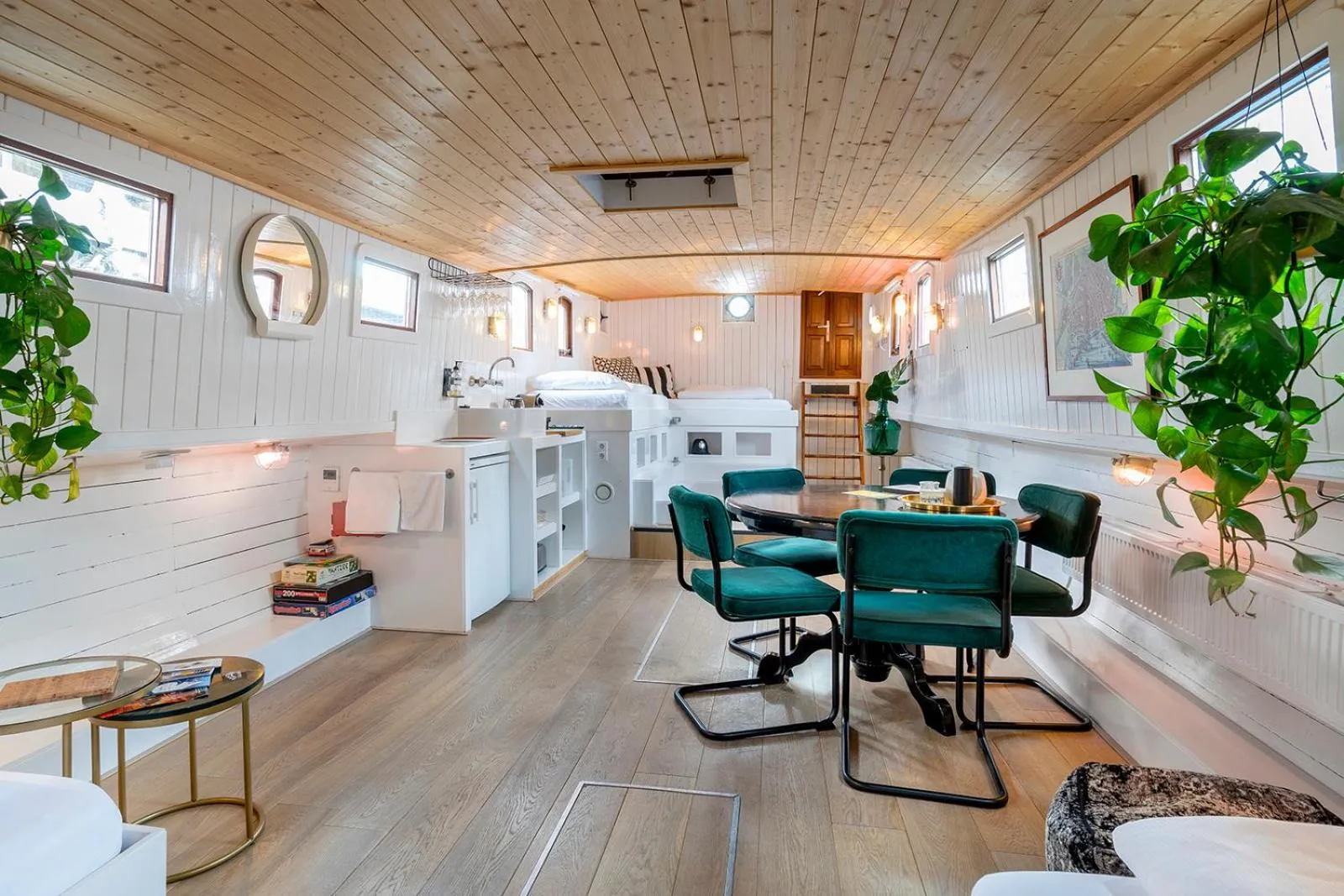 Living room in Asile Flottant