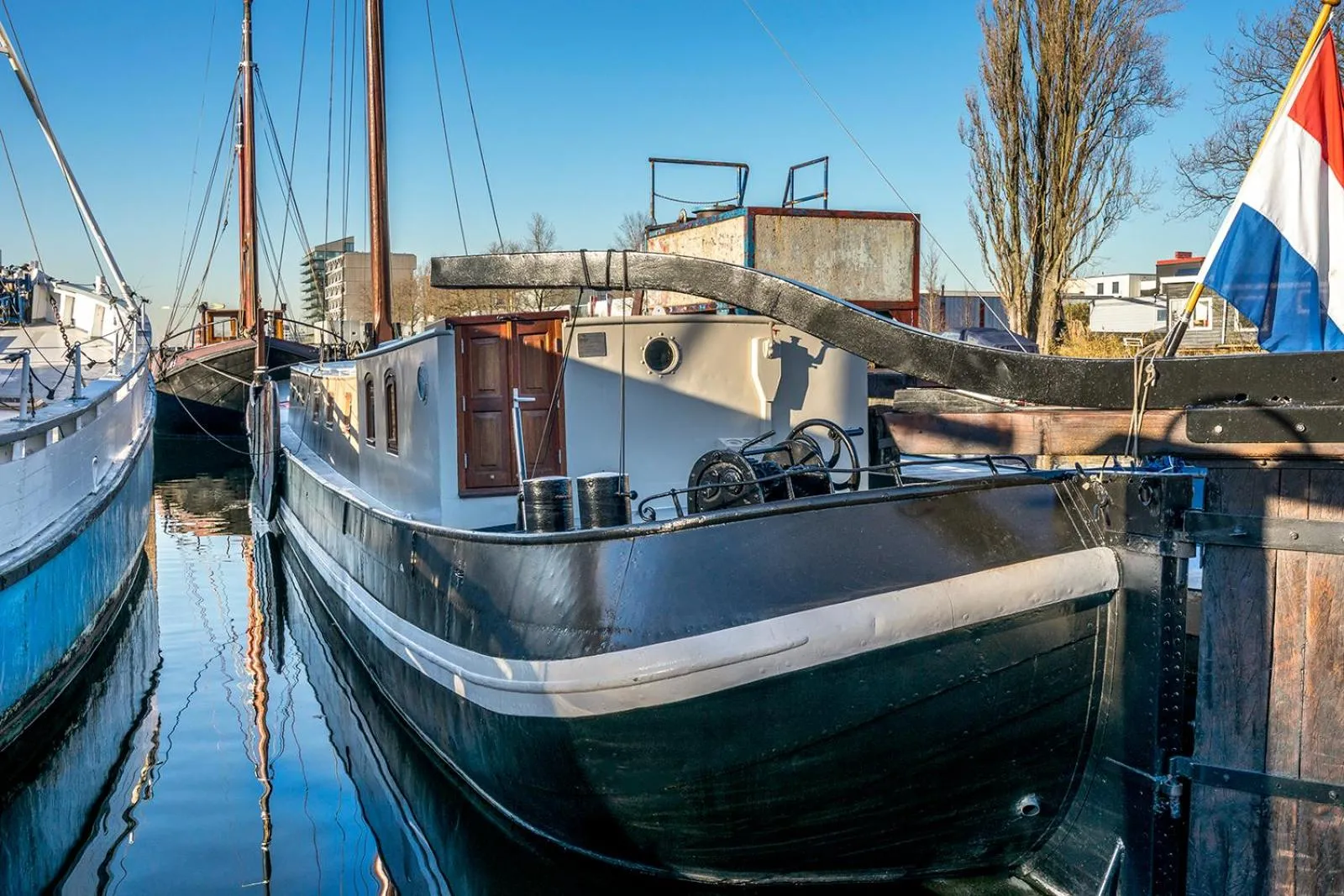 Neighbourhood in Asile Flottant