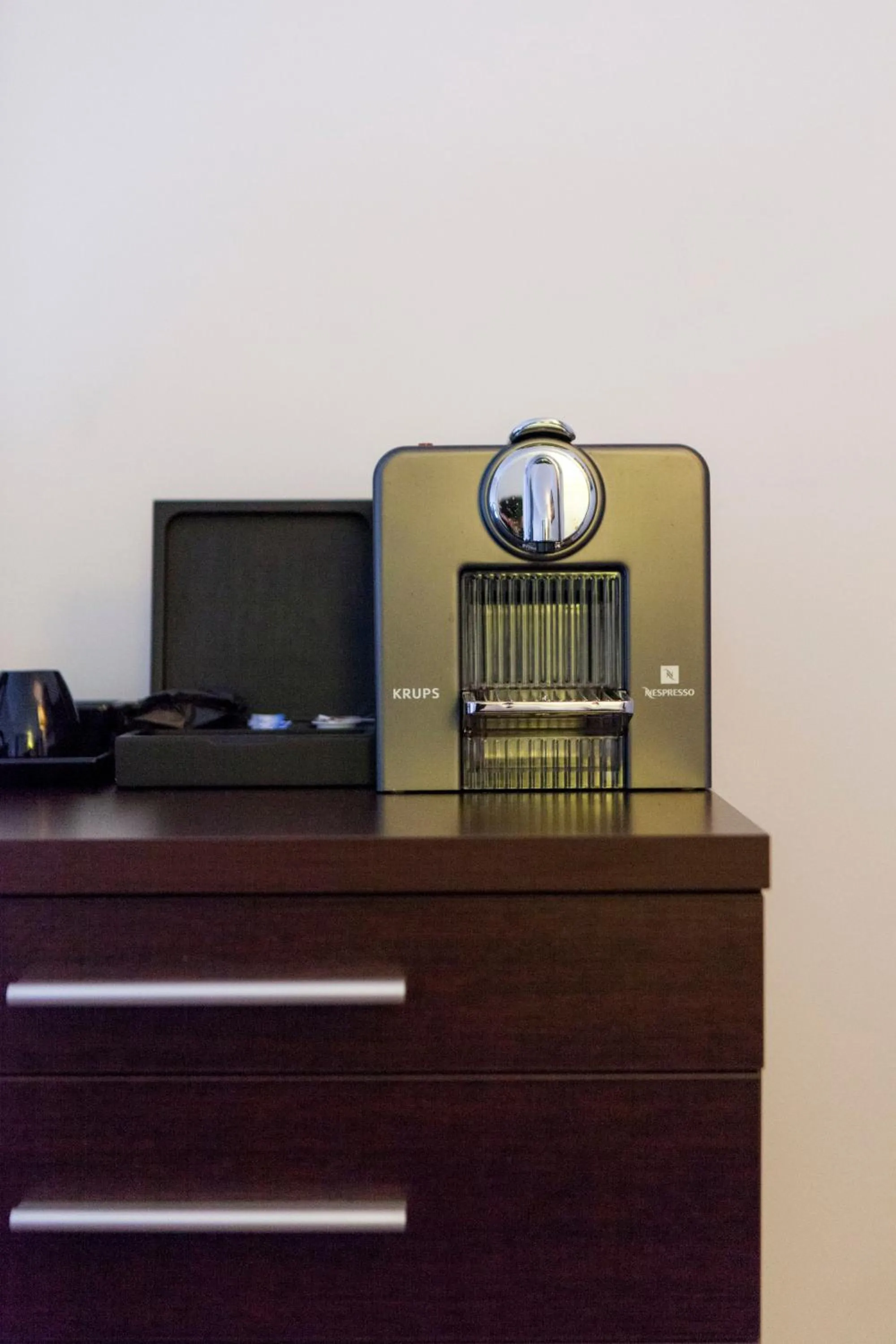 Coffee/tea facilities in Progress Hotel