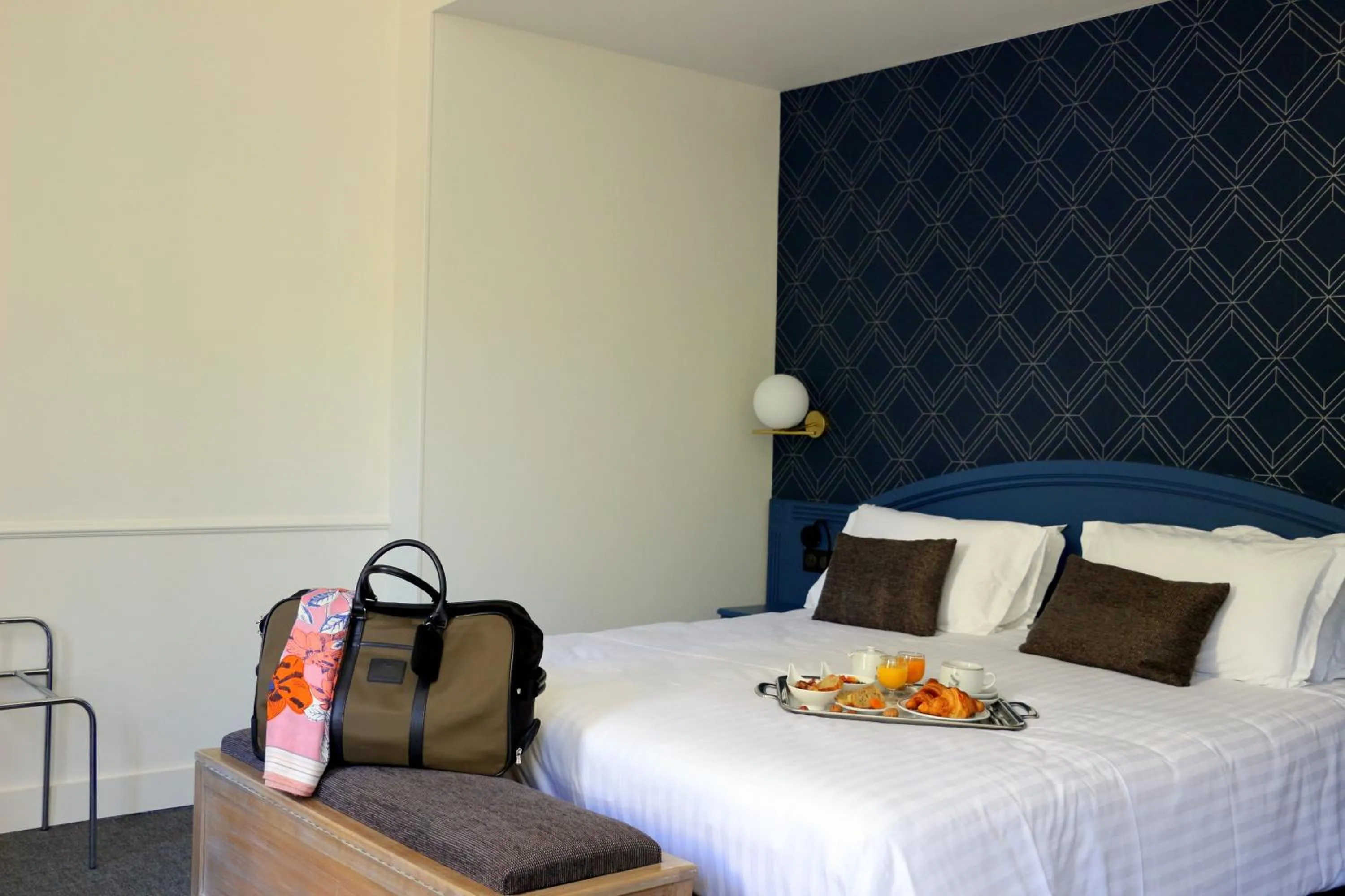 Bed in Hôtel Anne d'Anjou, The Originals Collection