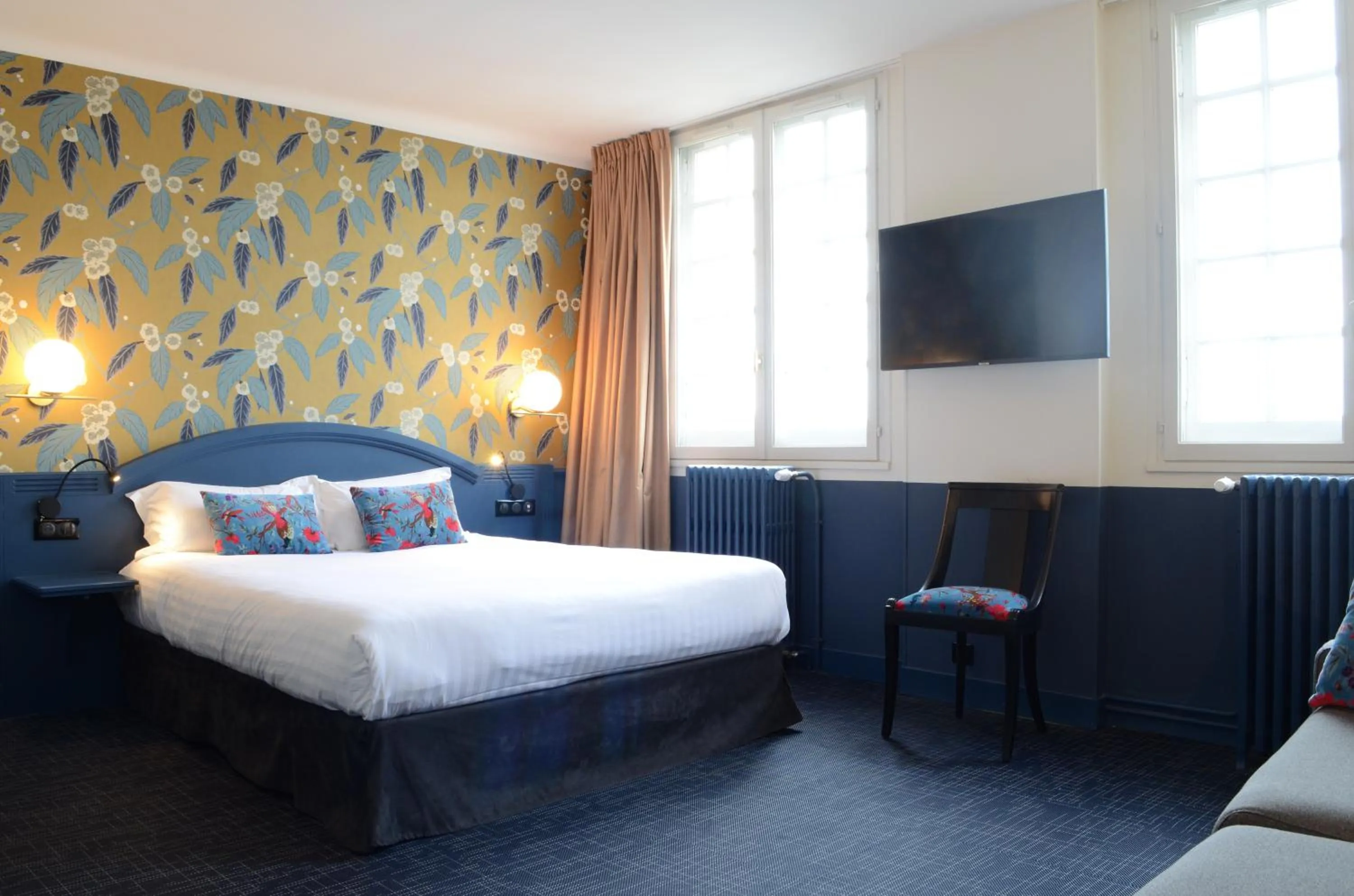 Bed in Hôtel Anne d'Anjou, The Originals Collection