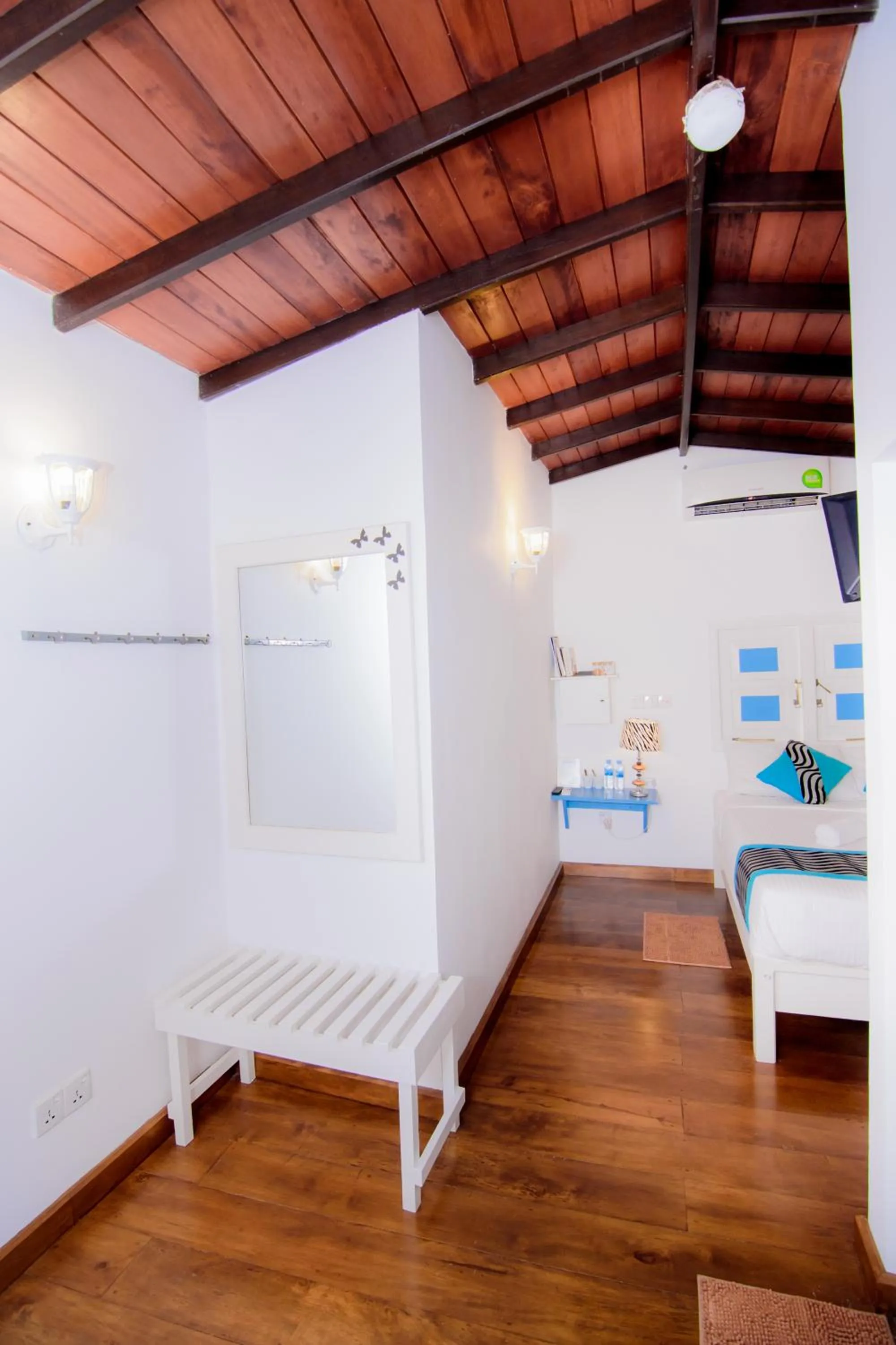 Photo of the whole room, Bed in Fort Heaven - Galle Fort