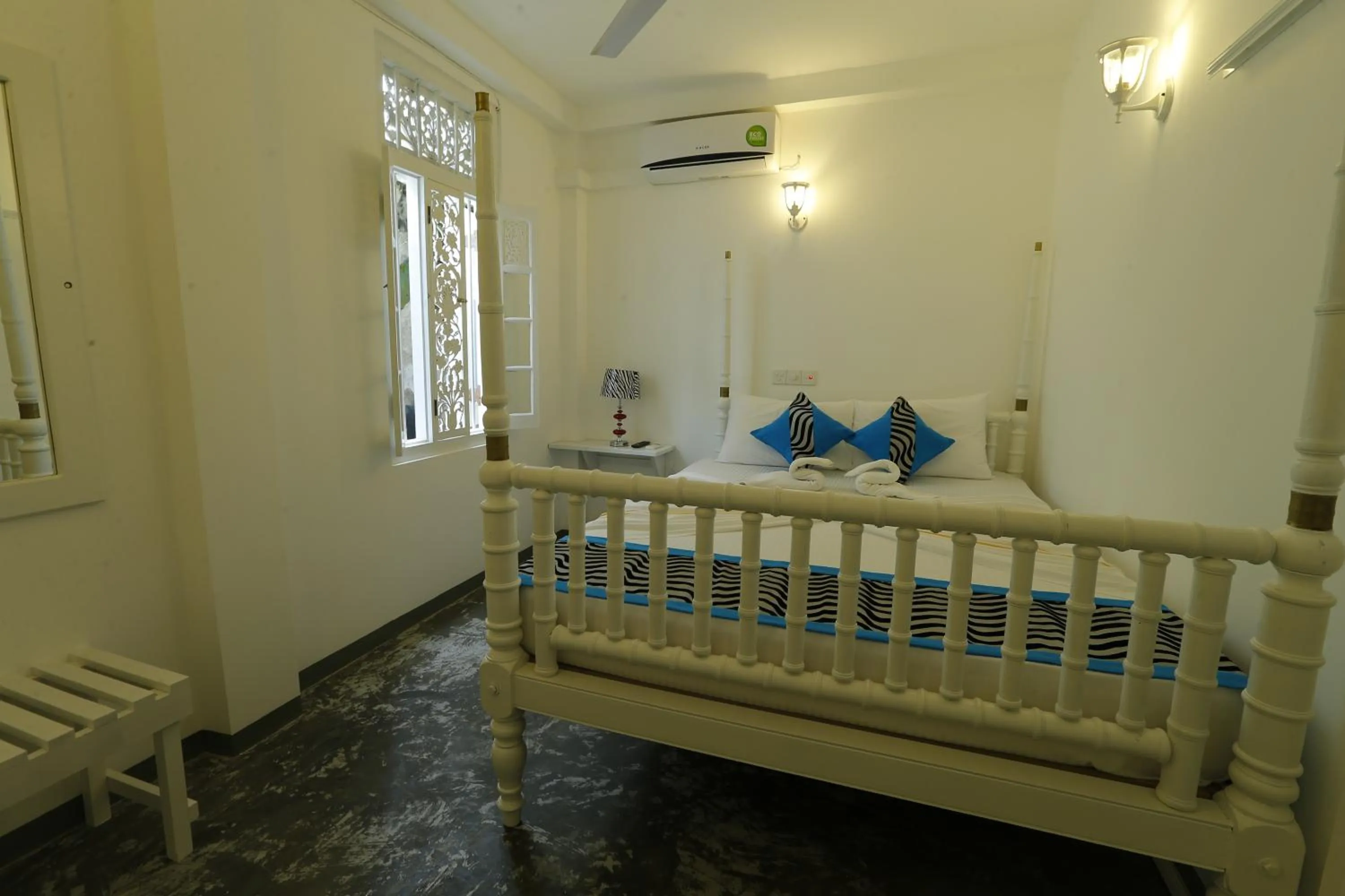 Bed in Fort Heaven - Galle Fort