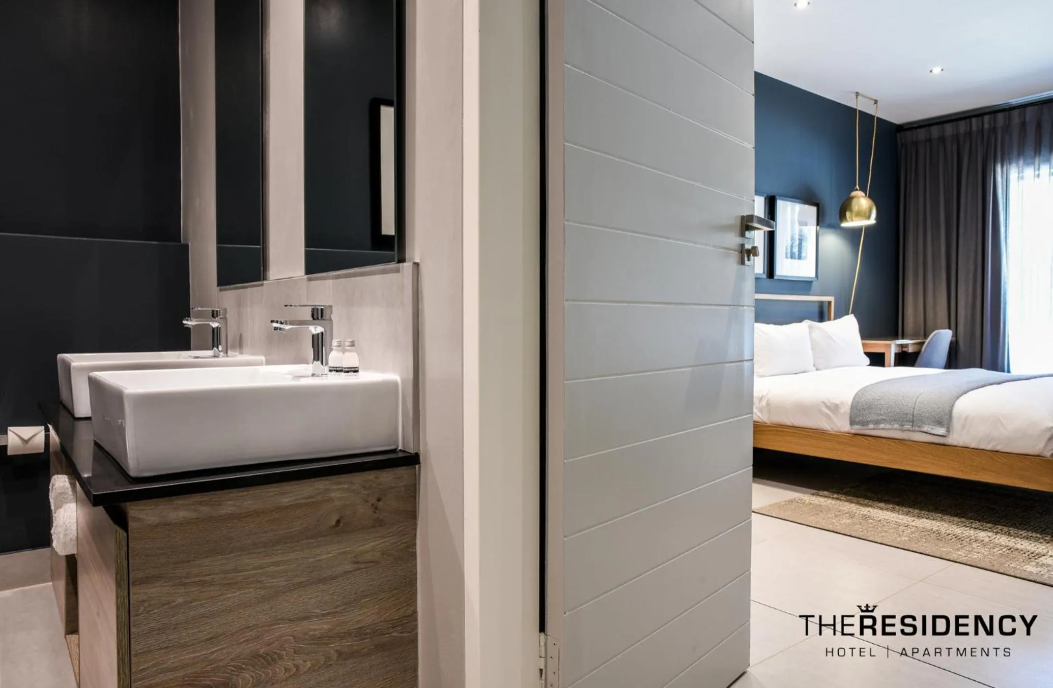 Bathroom, Bed in The Residency Sandhurst