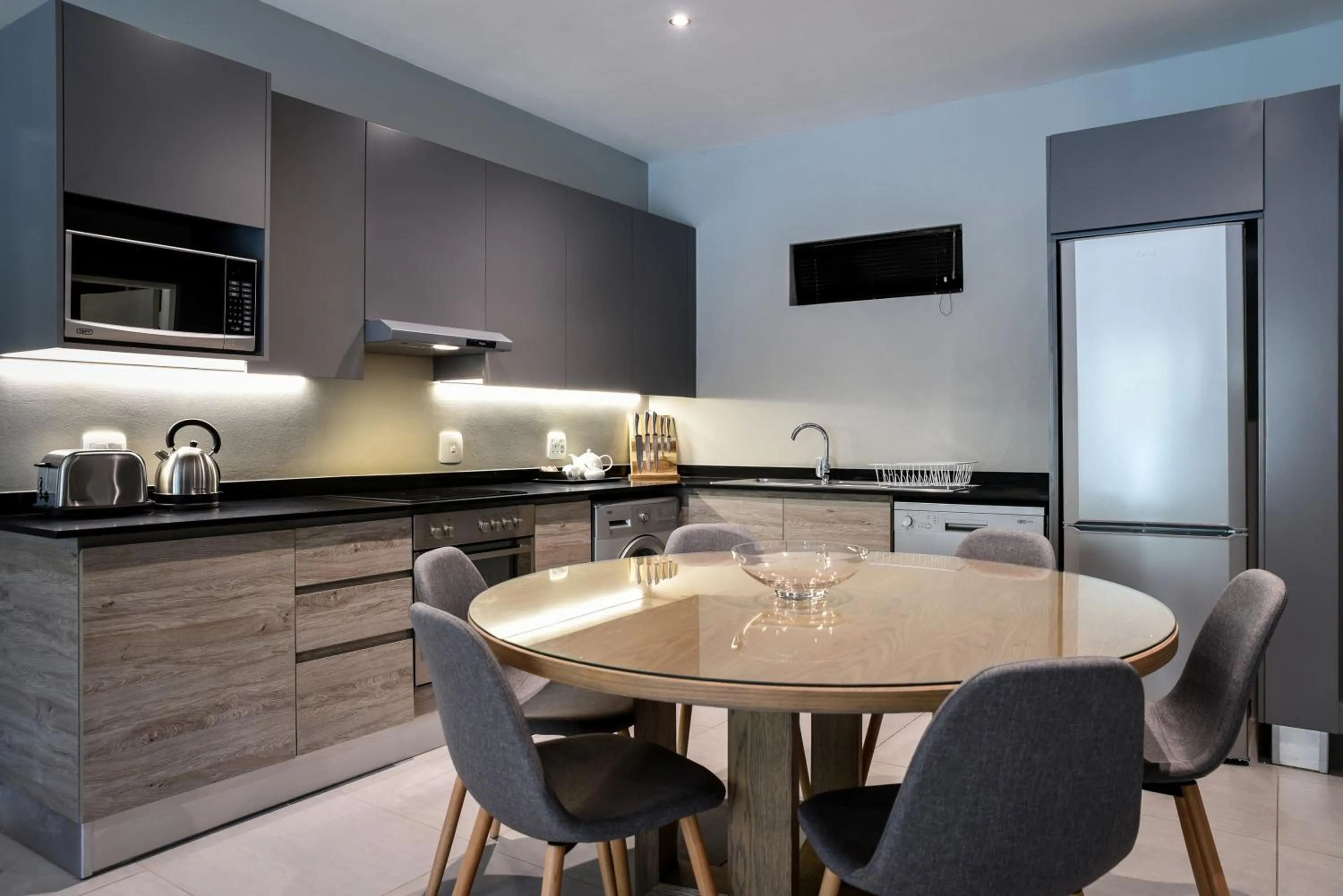 Coffee/tea facilities in Mint Hotel Sandhurst