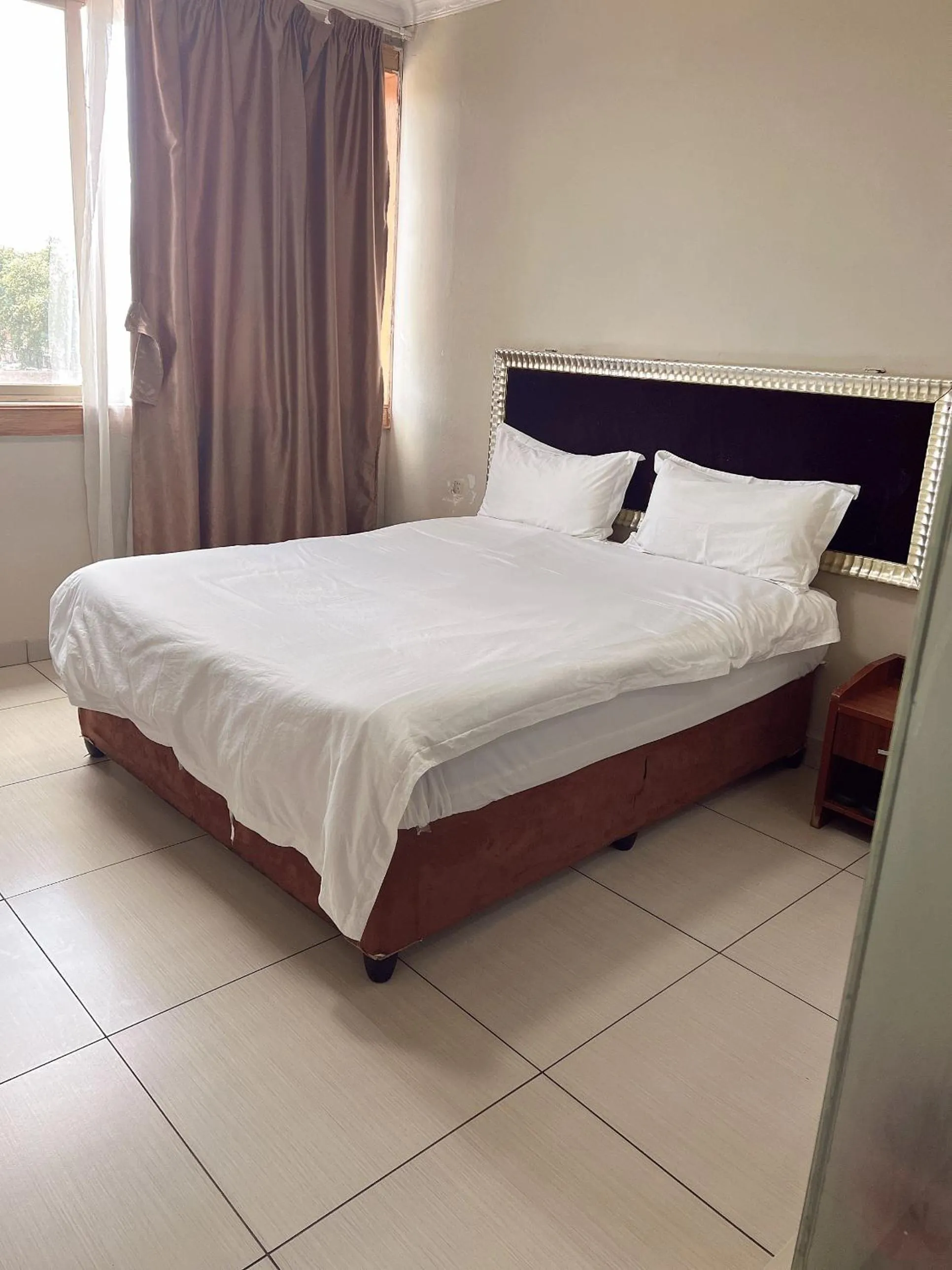 Shengtang Business Hotel